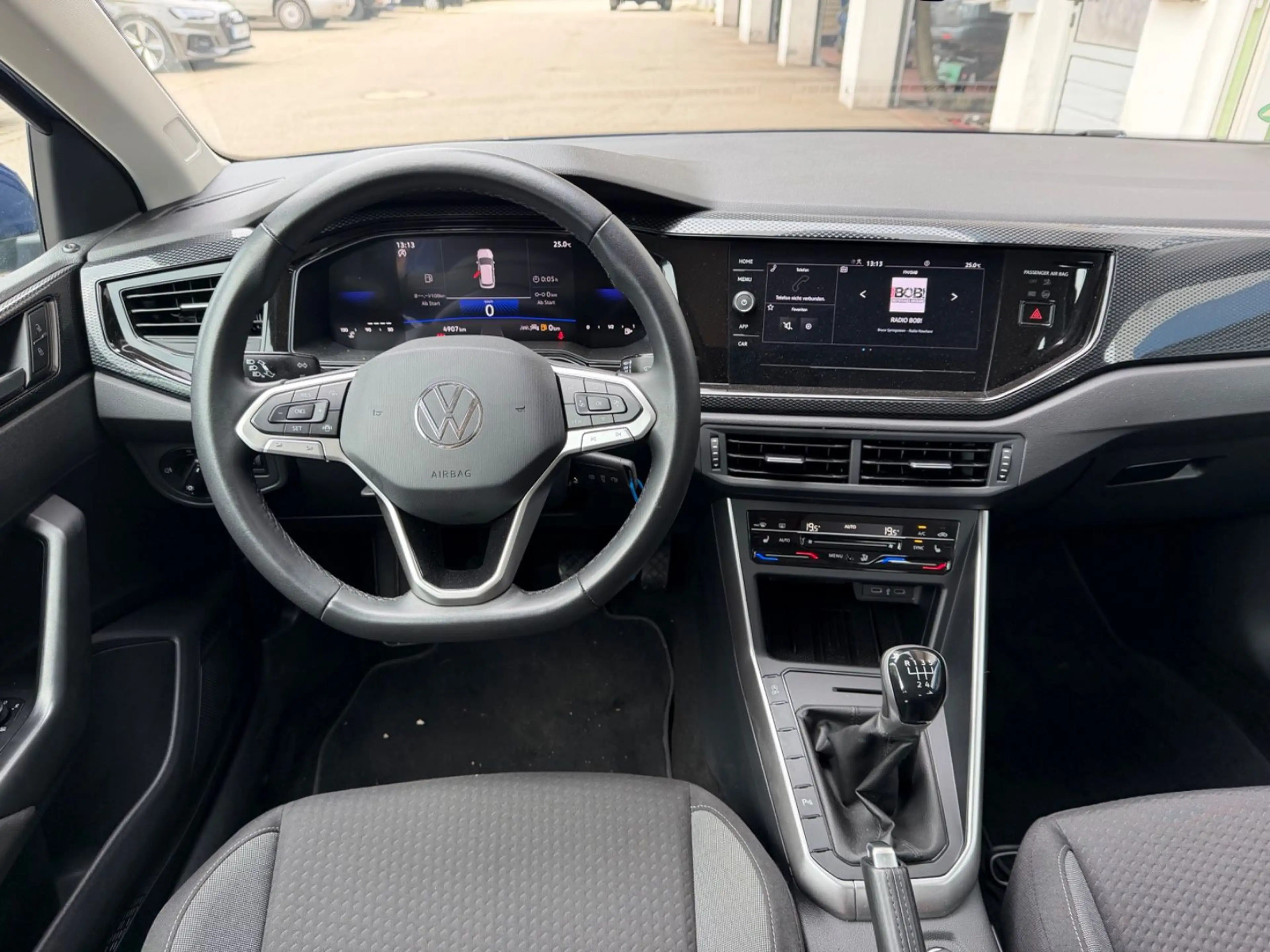 Volkswagen Polo VI Life — photo 9