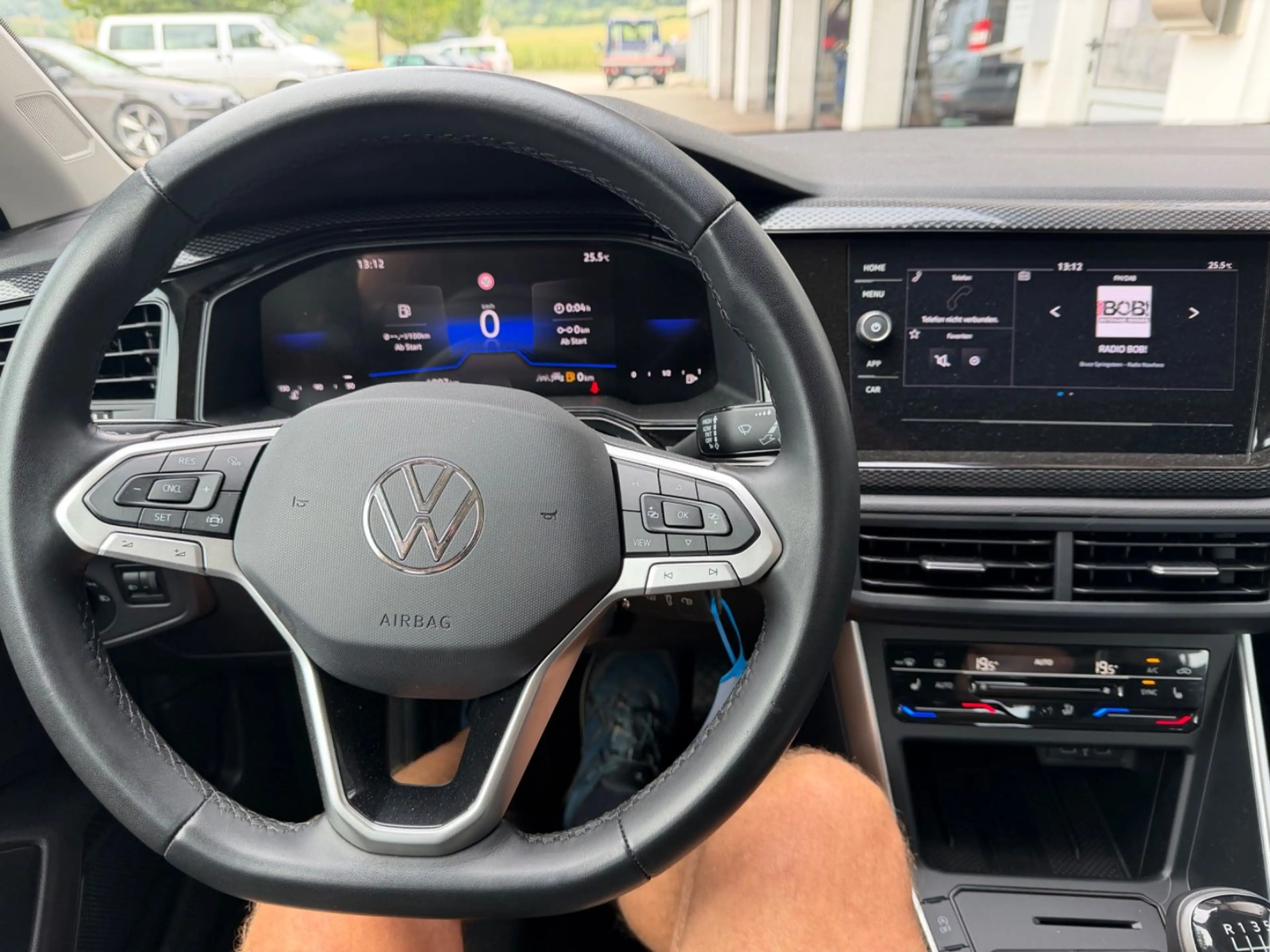 Volkswagen Polo VI Life — photo 10