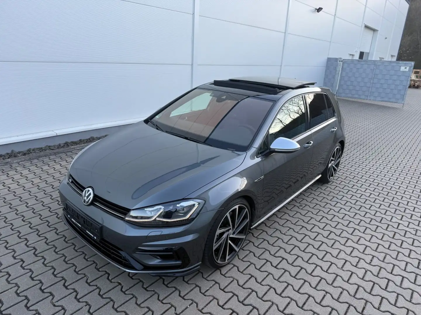 Volkswagen Golf 7 R 4M 310PS Facelift *Pano,Kamera,2.Hand Grau - 2