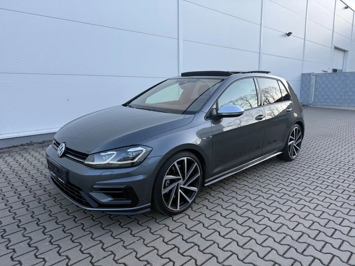 Volkswagen Golf 7 R 4M 310PS Facelift *Pano,Kamera,2.Hand Grau - 1