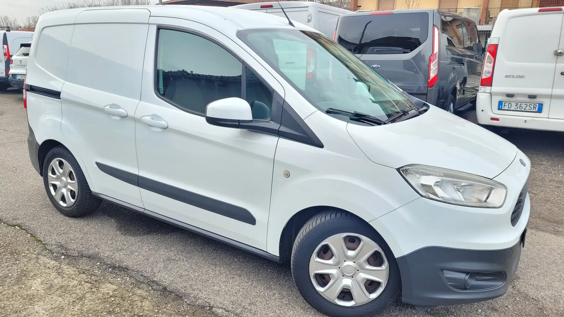 Ford Transit Courier 1.5 TDCi 75CV Van Entry Weiß - 1