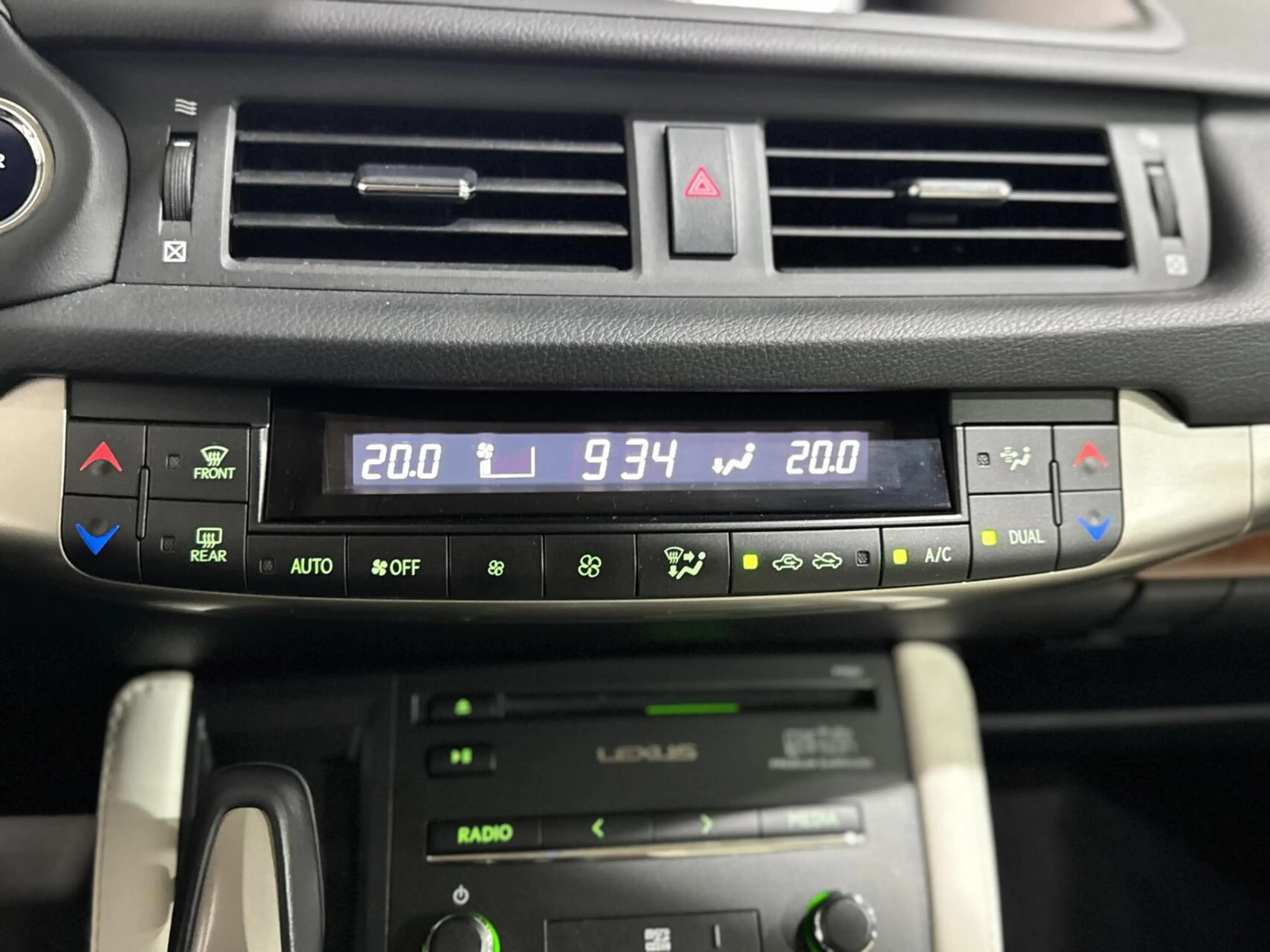 Lexus CT 200h Luxury Line|DEALERONDERHOUDEN|LANE ASS|KEYLESS — photo 31