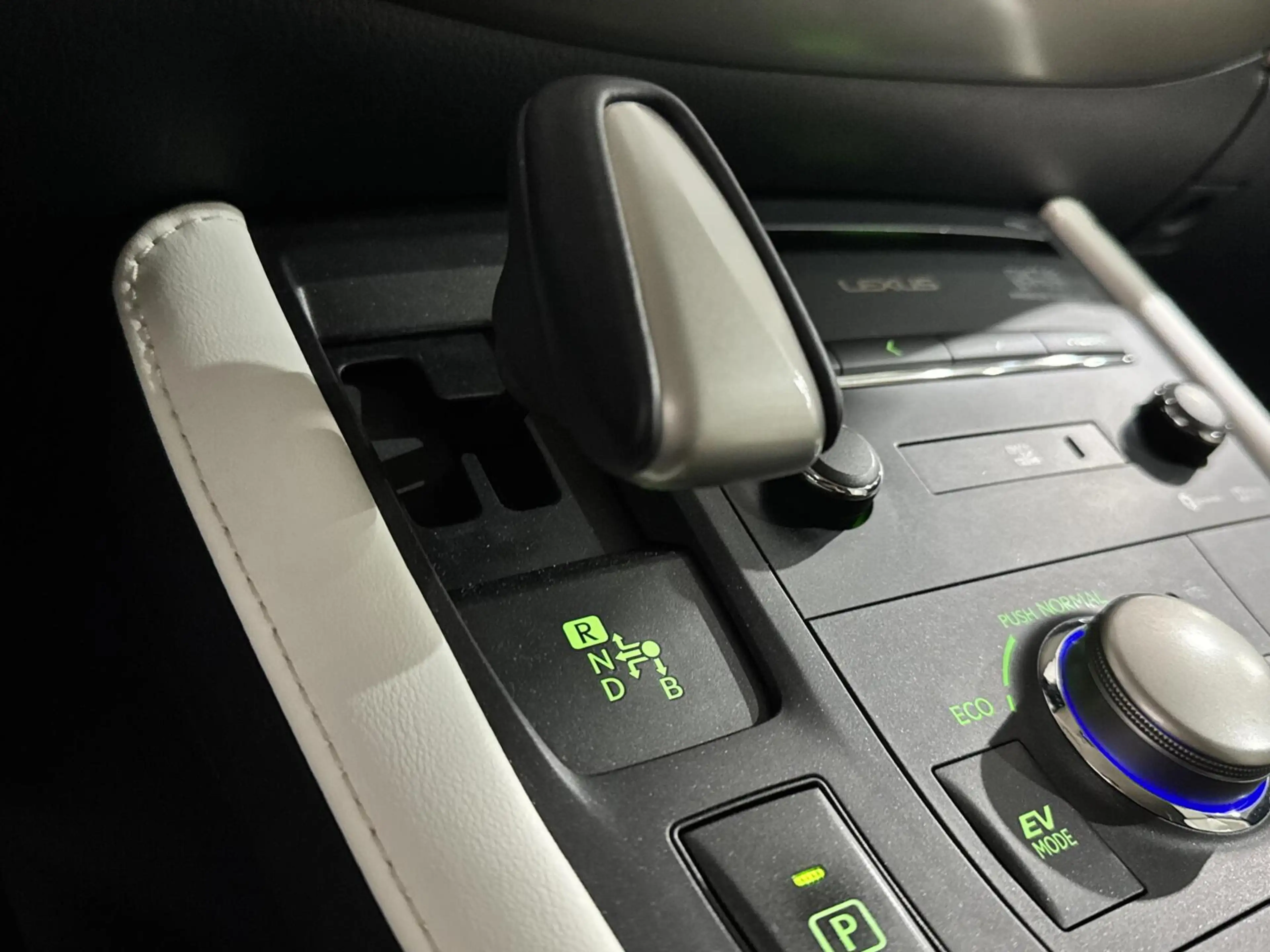 Lexus CT 200h Luxury Line|DEALERONDERHOUDEN|LANE ASS|KEYLESS — photo 29