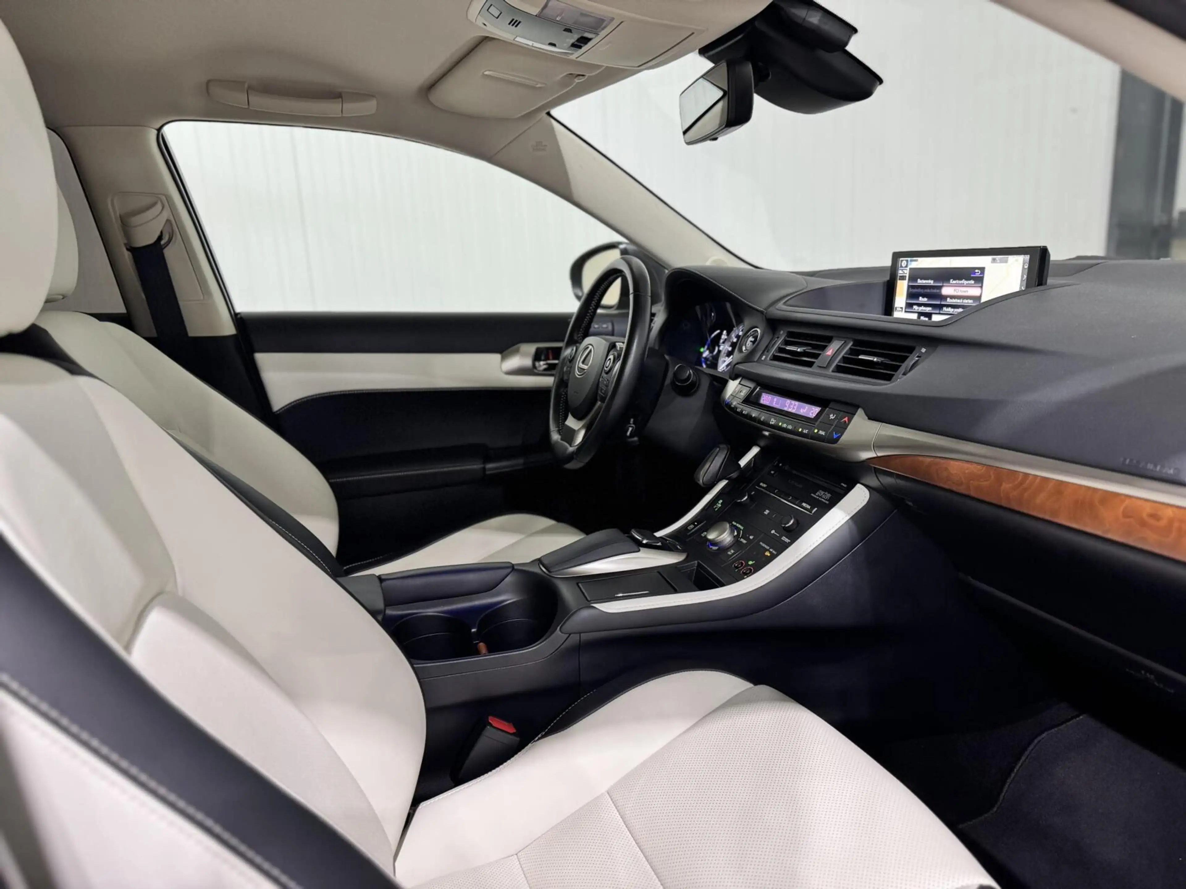 Lexus CT 200h Luxury Line|DEALERONDERHOUDEN|LANE ASS|KEYLESS — photo 9