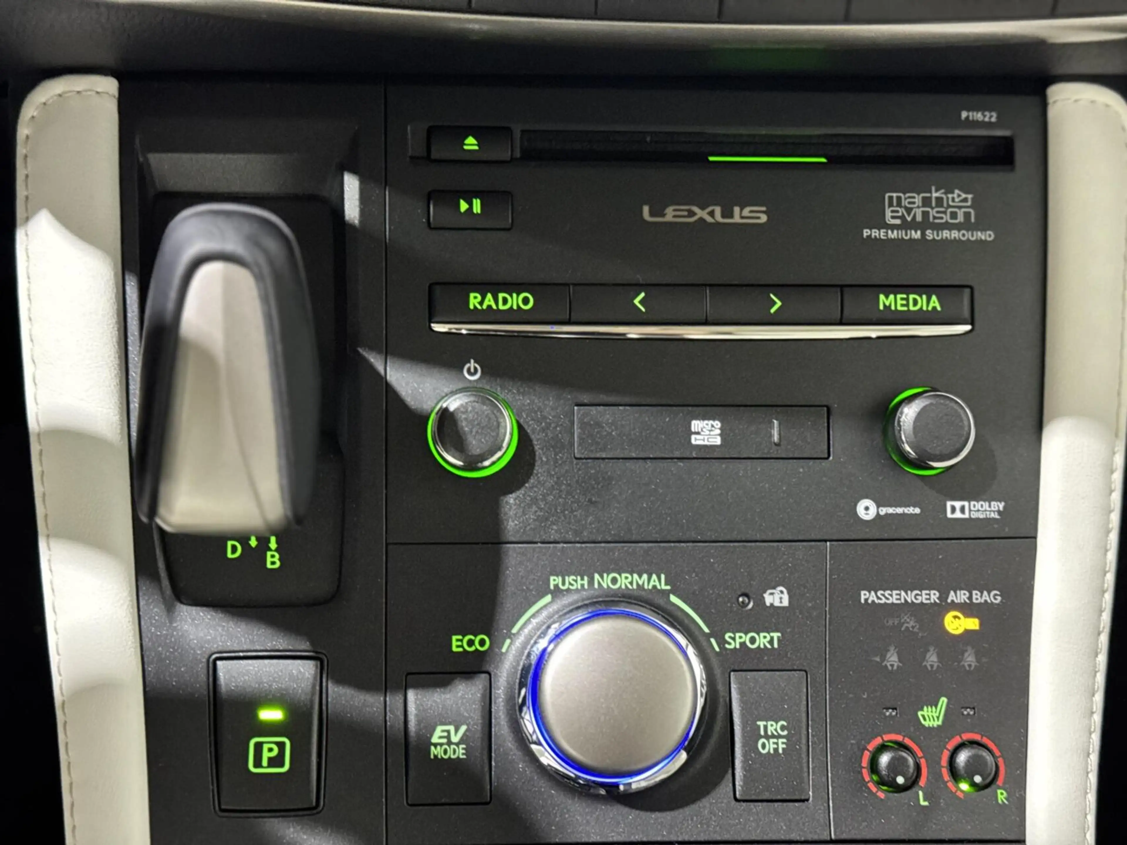 Lexus CT 200h Luxury Line|DEALERONDERHOUDEN|LANE ASS|KEYLESS — photo 17