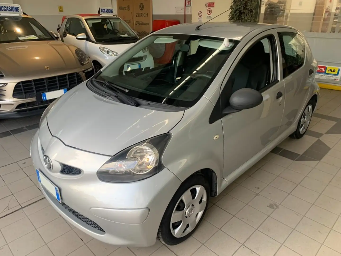 Toyota Aygo 1.0 68Cv VVT-i 5Pte "Unip/OkNeo" Argent - 1
