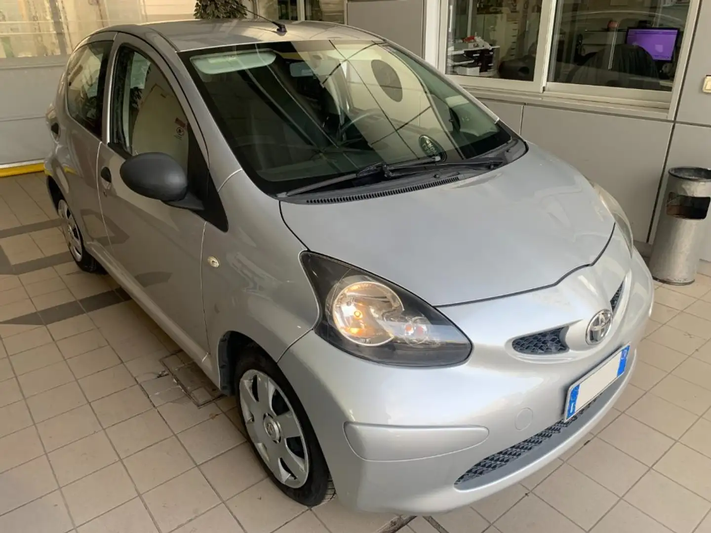 Toyota Aygo 1.0 68Cv VVT-i 5Pte "Unip/OkNeo" Argent - 2