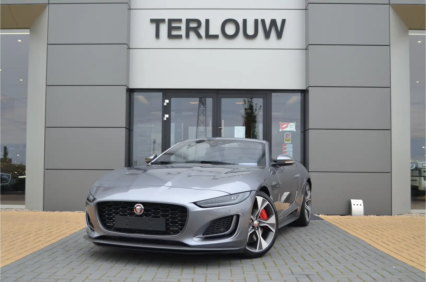 Jaguar F-Type P450 RWD First Edition Grijs - 1