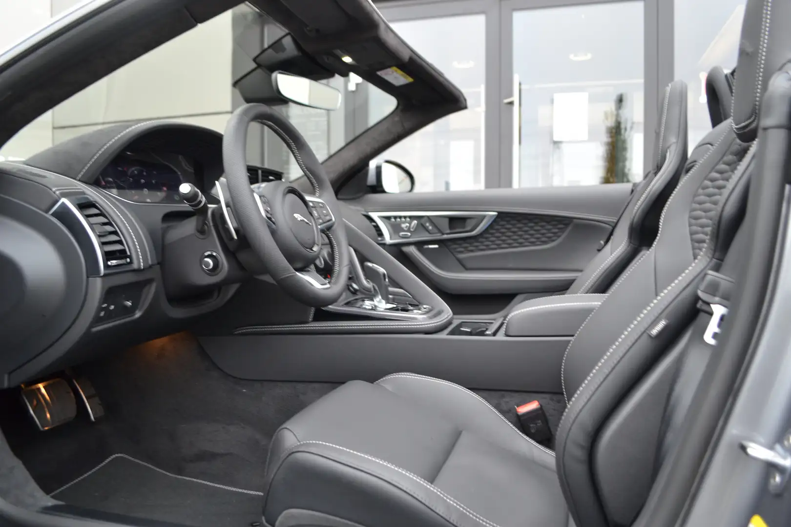 Jaguar F-Type P450 RWD First Edition Grijs - 2