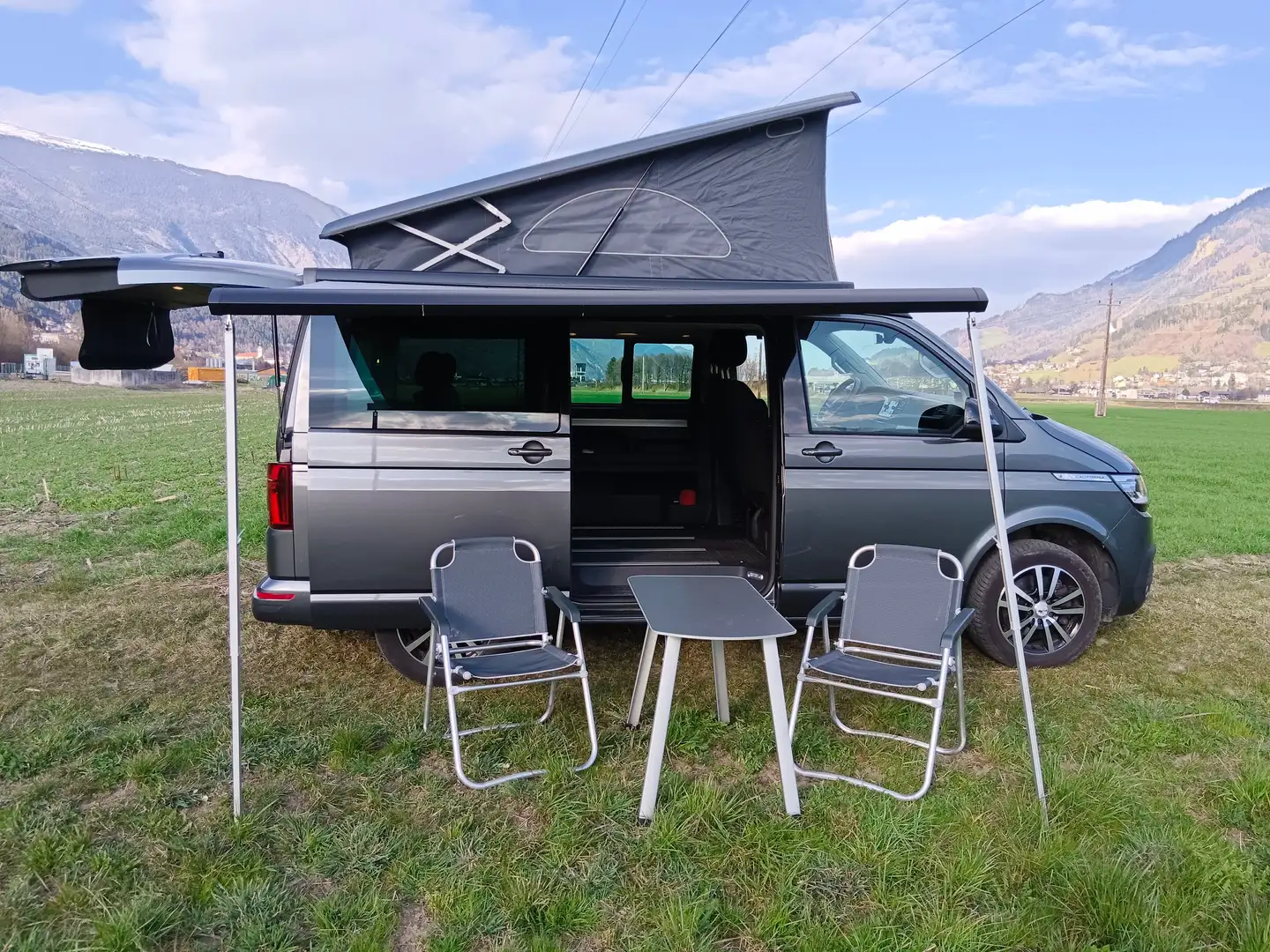 Volkswagen T6.1 California California Beach Edition Camper 2,0 TDI Beach Edition Camper Grau - 1