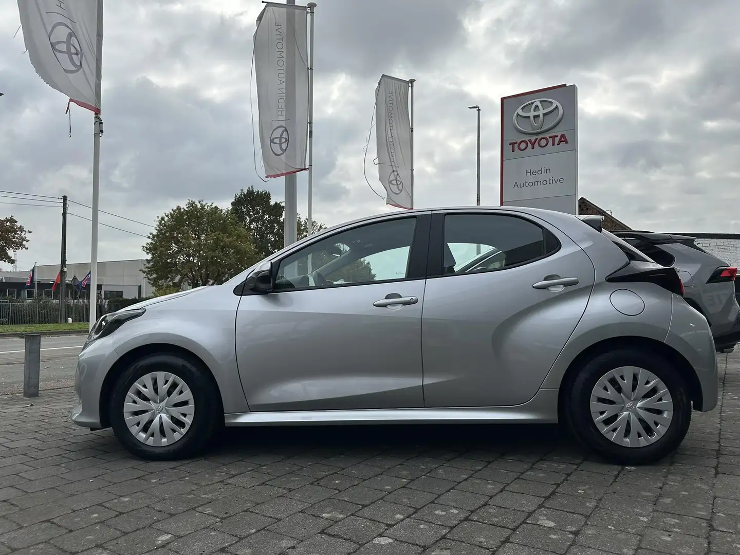 Toyota Yaris 1.5 VVT-i Hybrid 85kW Dynamic e-CVT - 2