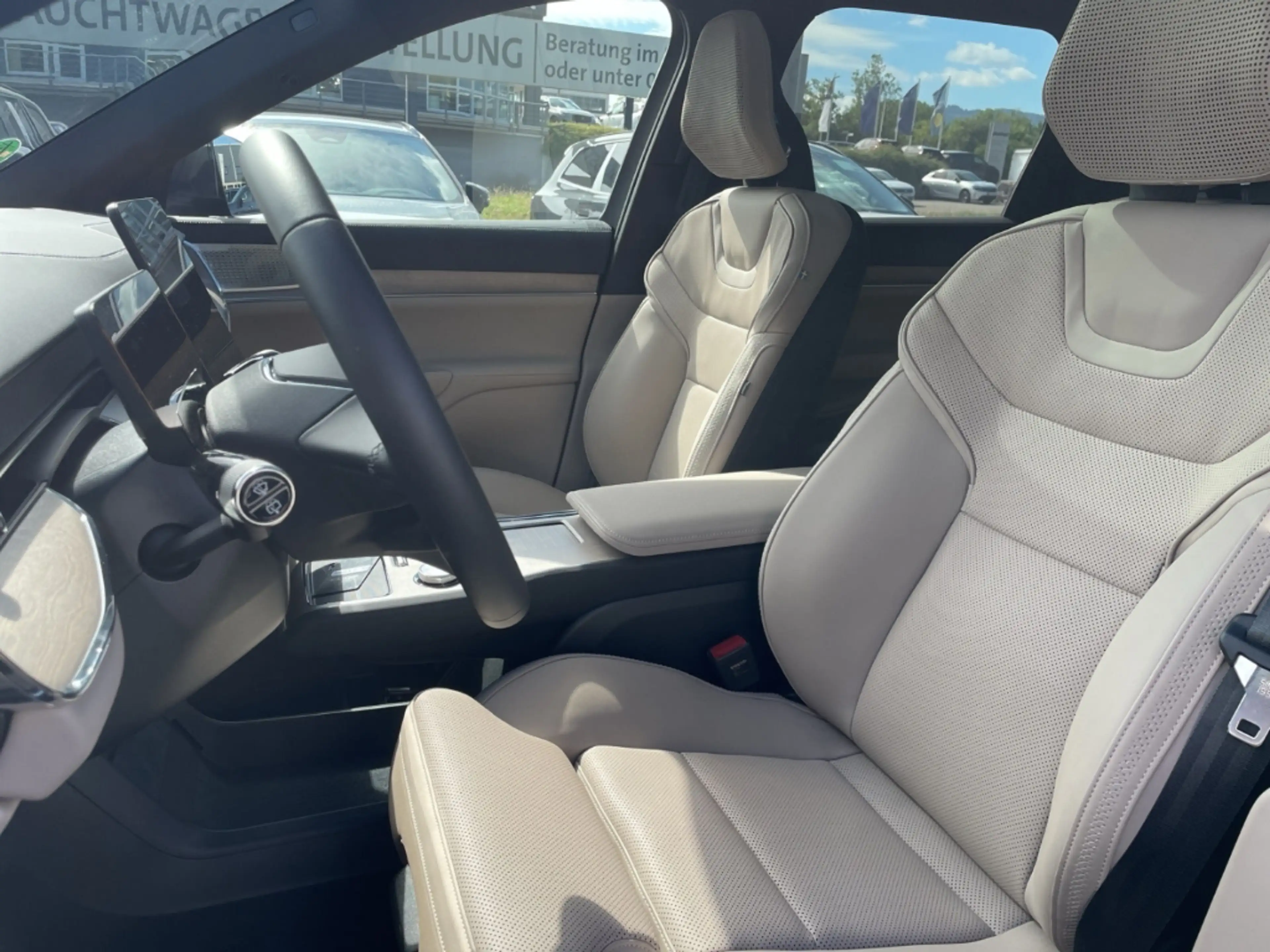 Volvo EX90 Ultra Performance Pure Electric AWD Twin 7-Sitzer — photo 12