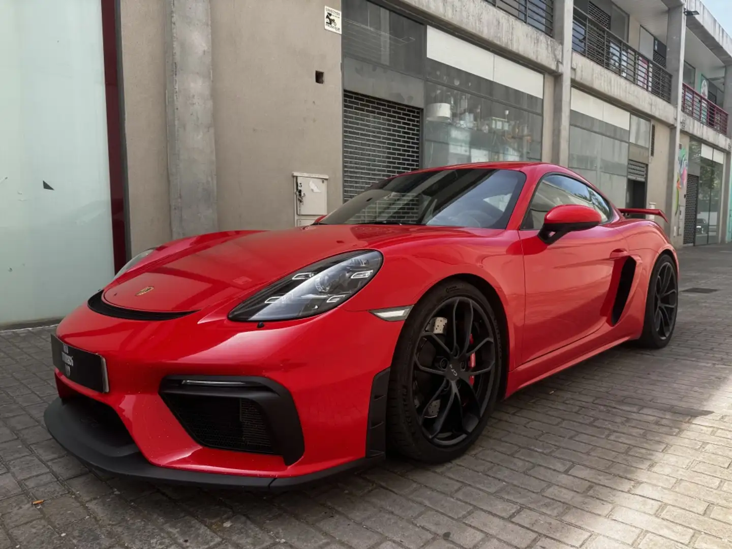 Porsche Cayman GT4 Rojo - 1