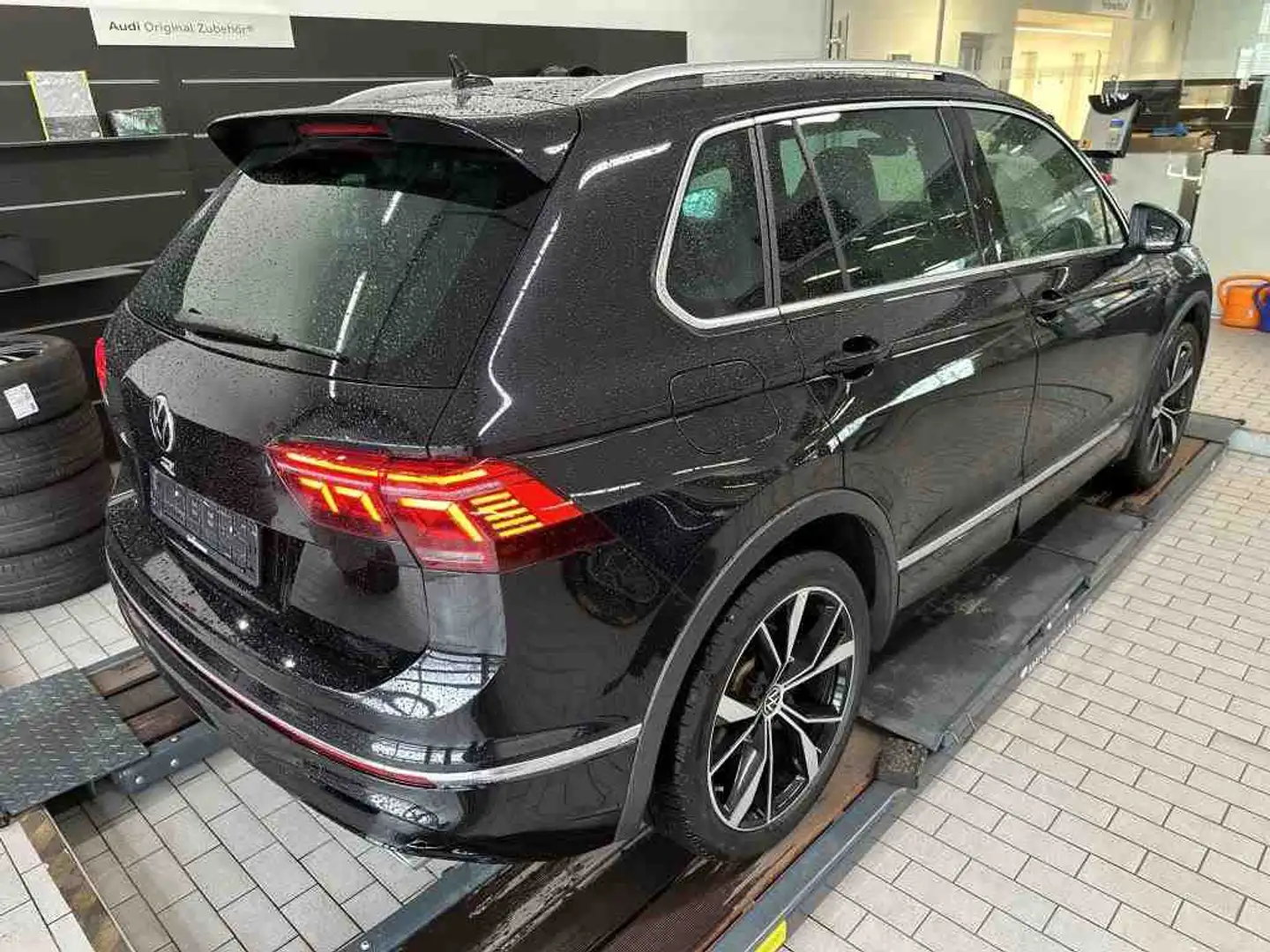 Volkswagen Tiguan R 2.0 FSI 4Motion RearView IQLight ACC Schwarz - 2