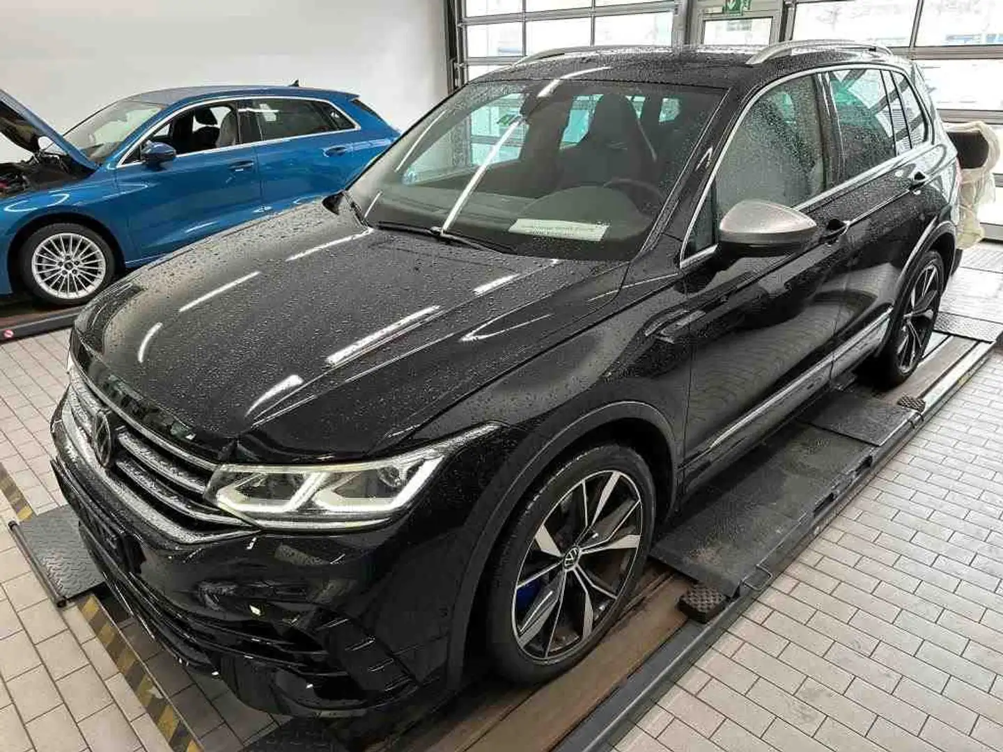 Volkswagen Tiguan R 2.0 FSI 4Motion RearView IQLight ACC Schwarz - 1