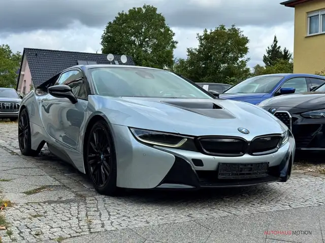 BMW I8 view 3