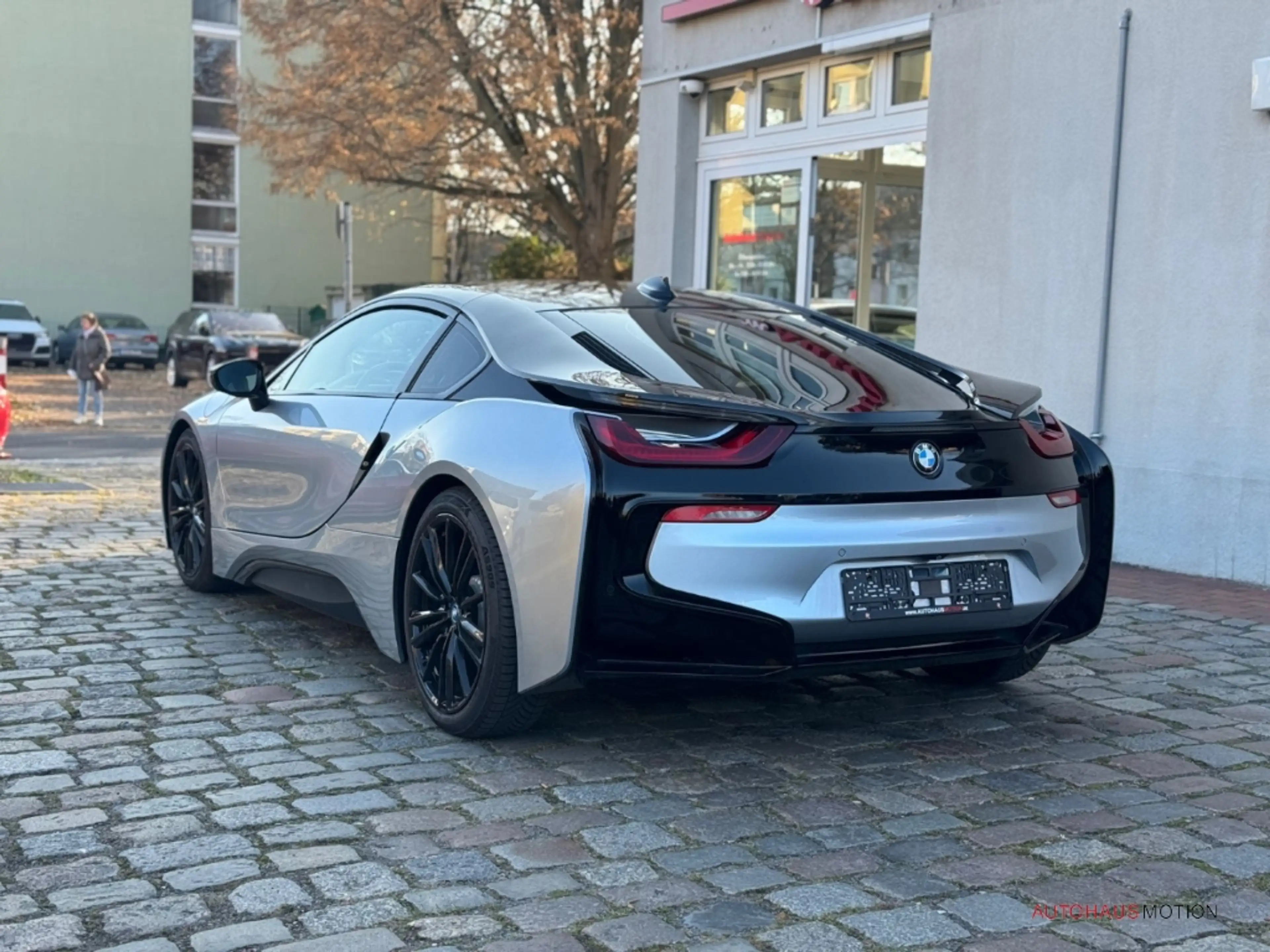 BMW i8 Coupe LED HUD SHZ LEDER KOLLISIONWARNER — photo 7