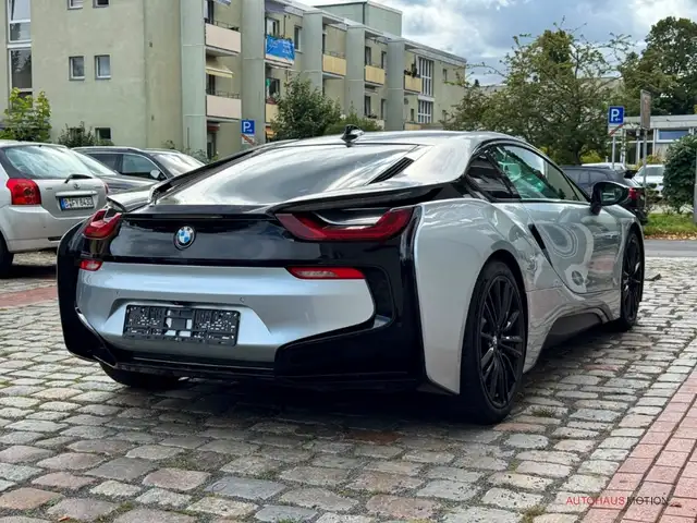 BMW I8 view 4
