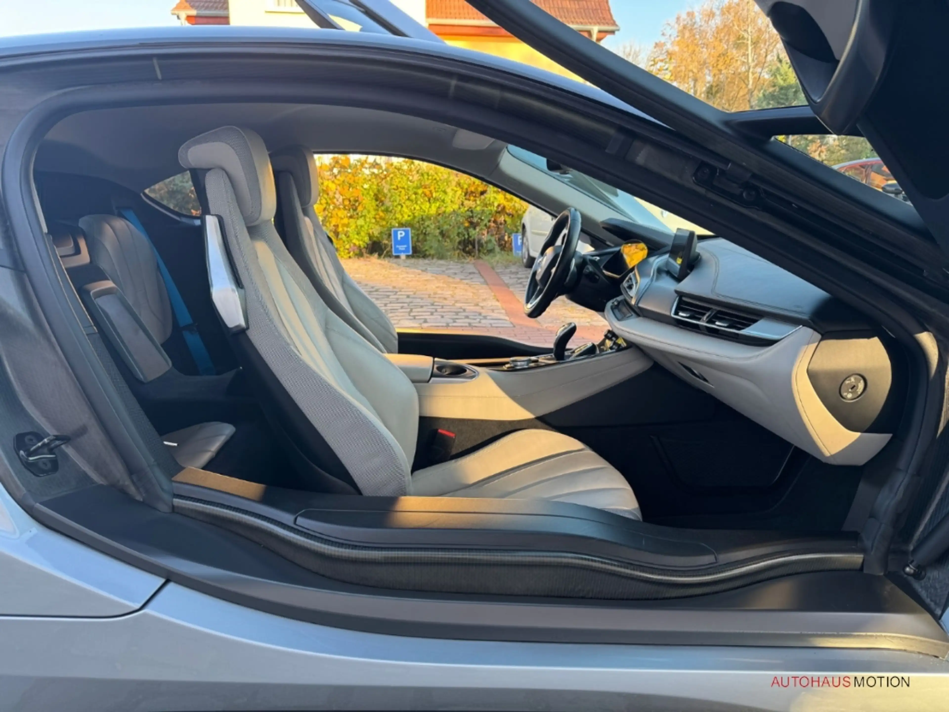 BMW i8 Coupe LED HUD SHZ LEDER KOLLISIONWARNER — photo 16