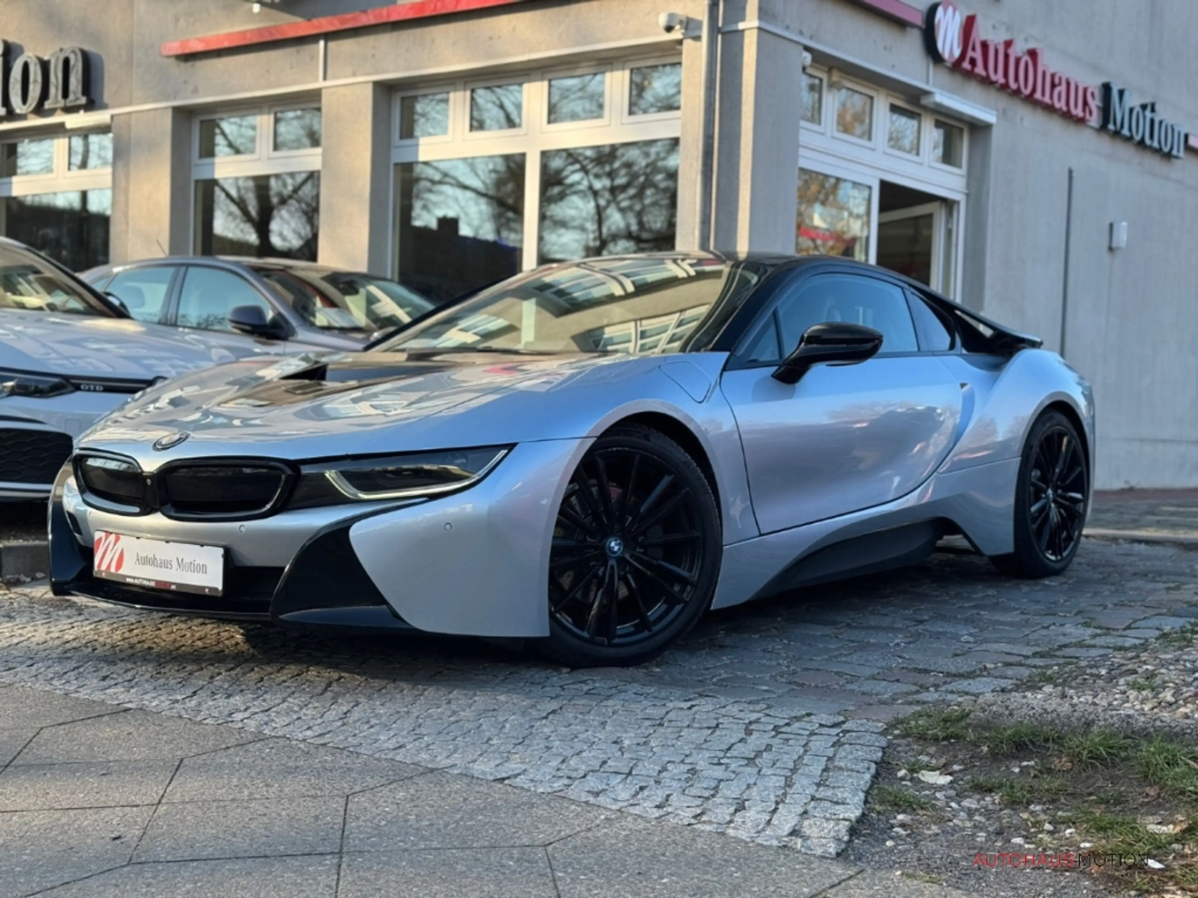 BMW i8 Coupe LED HUD SHZ LEDER KOLLISIONWARNER — photo 2