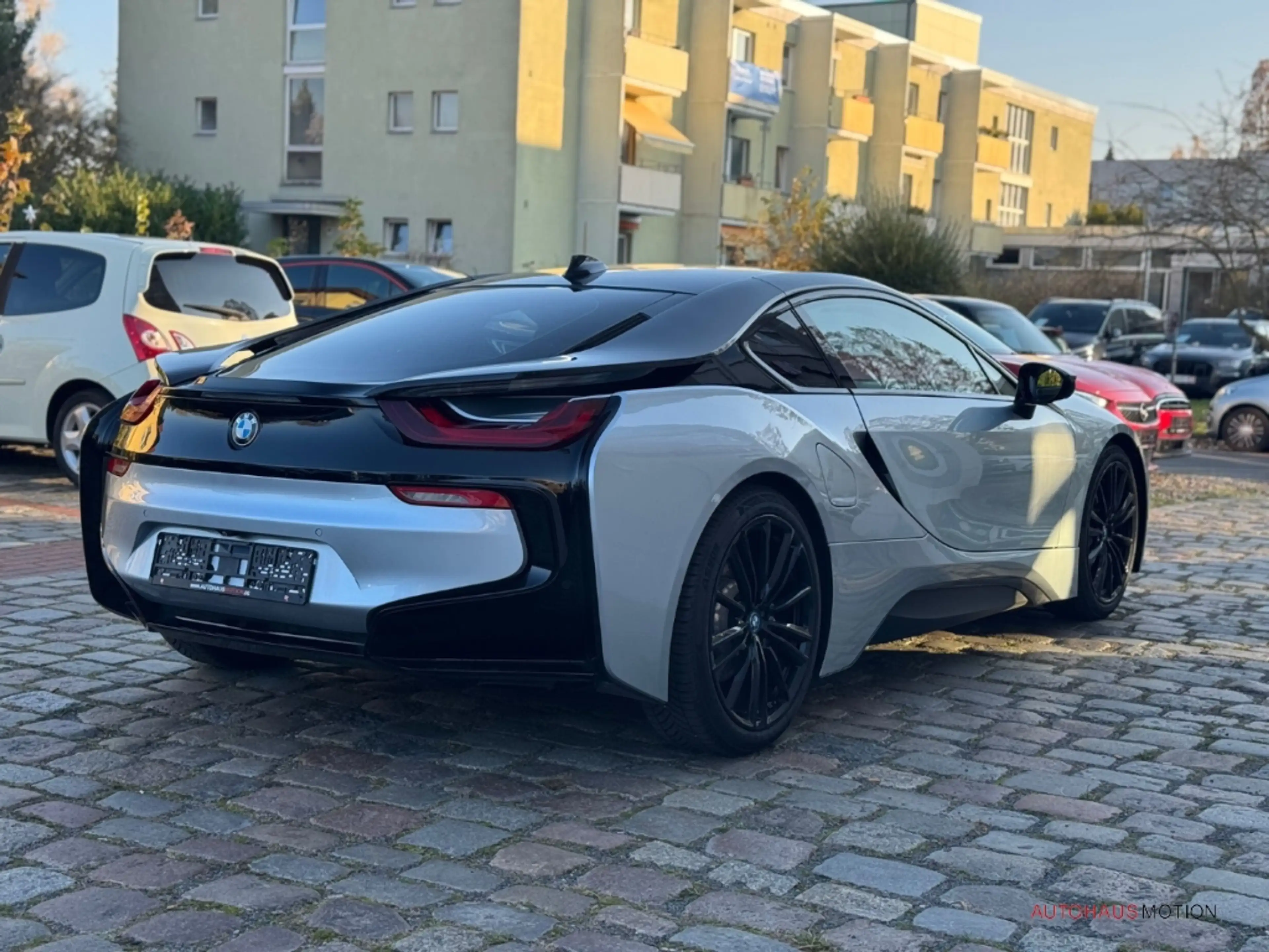 BMW i8 Coupe LED HUD SHZ LEDER KOLLISIONWARNER — photo 5