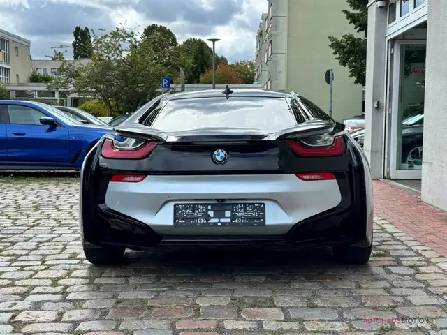 BMW I8 view 5