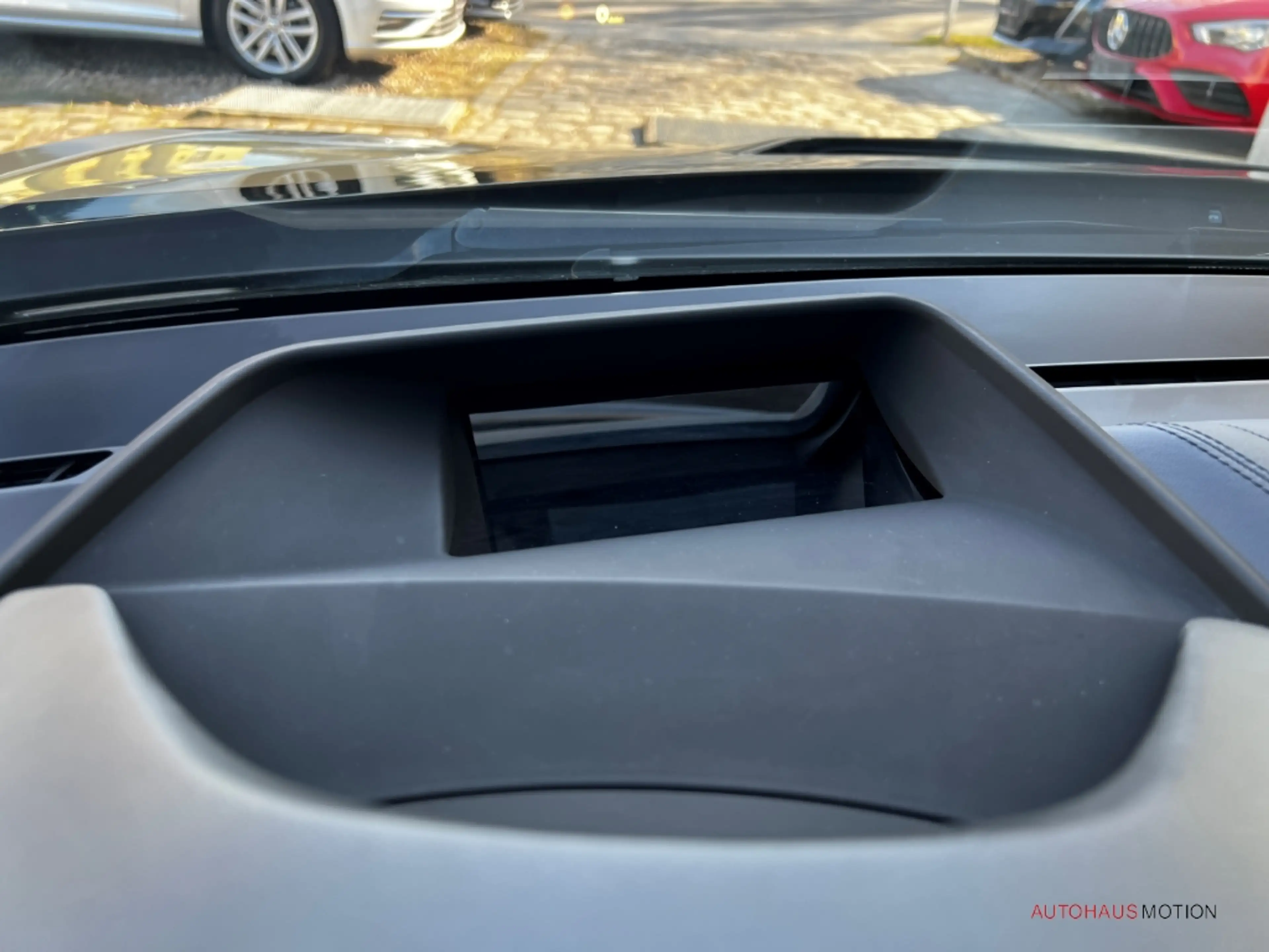 BMW i8 Coupe LED HUD SHZ LEDER KOLLISIONWARNER — photo 27