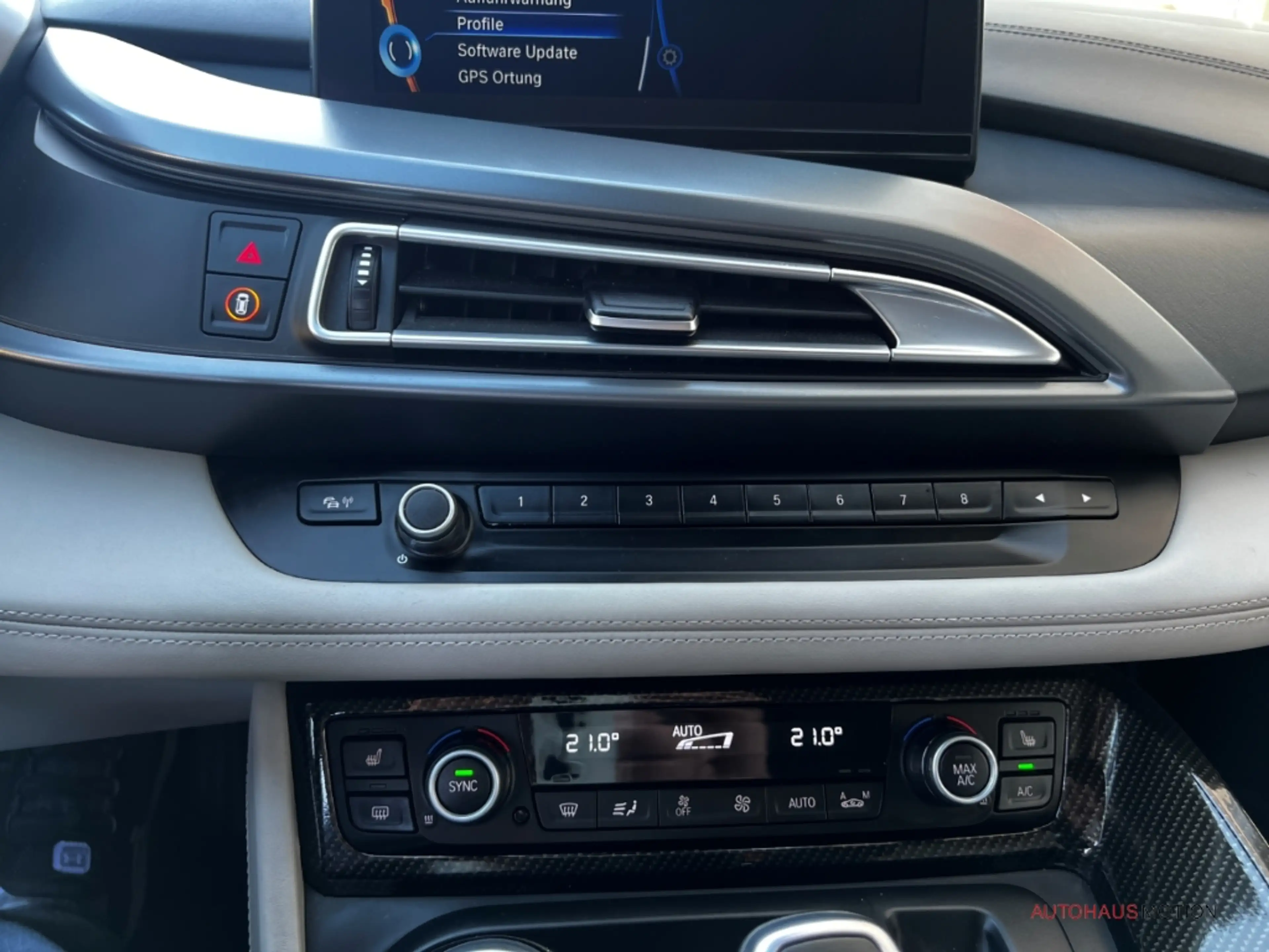 BMW i8 Coupe LED HUD SHZ LEDER KOLLISIONWARNER — photo 24
