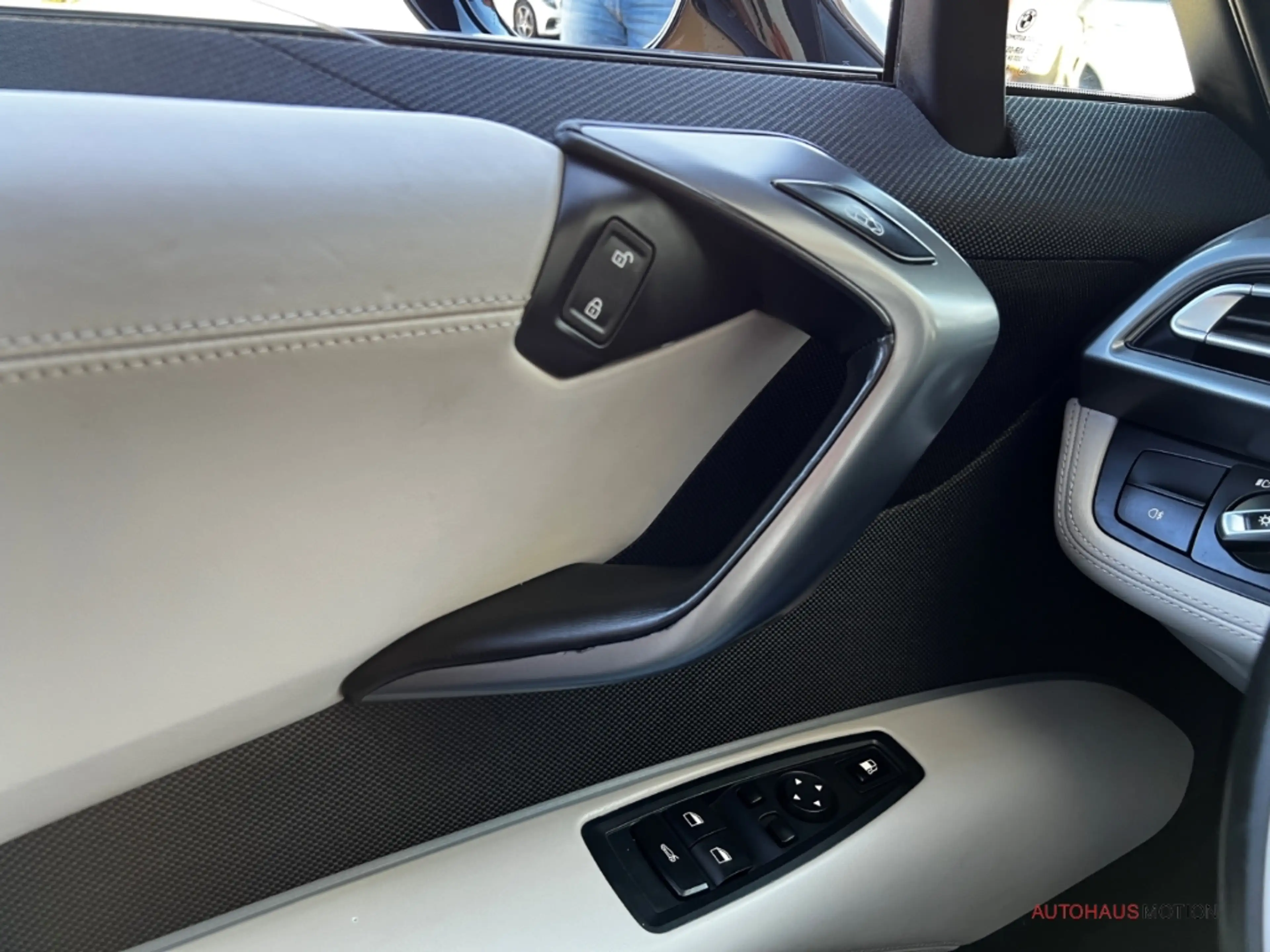 BMW i8 Coupe LED HUD SHZ LEDER KOLLISIONWARNER — photo 25