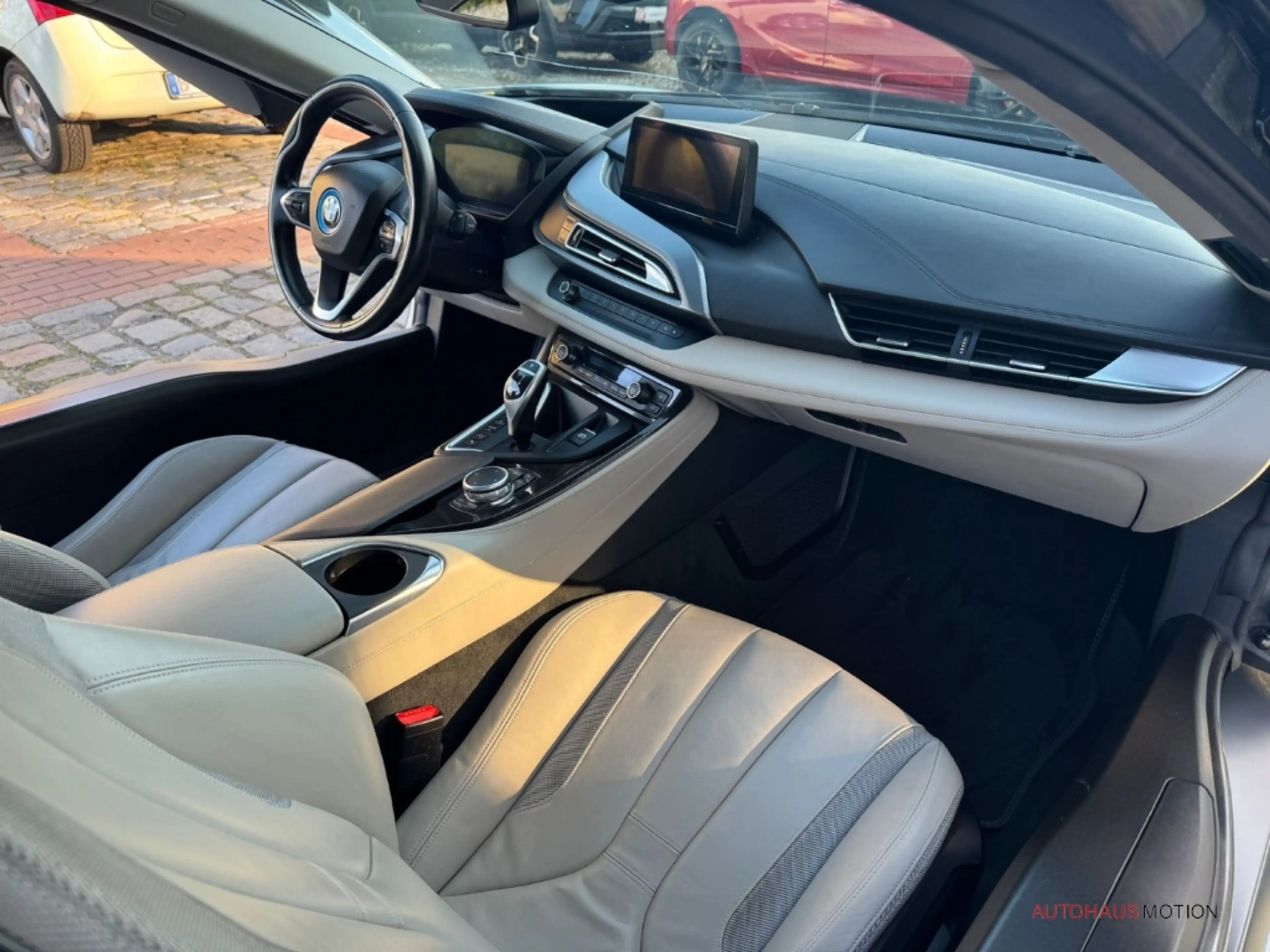 BMW i8 Coupe LED HUD SHZ LEDER KOLLISIONWARNER — photo 13