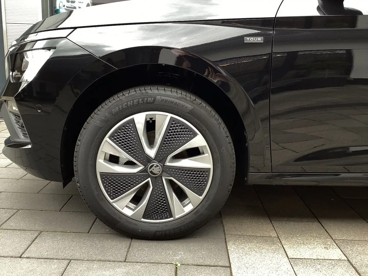 Skoda Kamiq 1,5 TSI DSG Tour MatrixNavi+AHK+ACC+Kamera Negro - 2