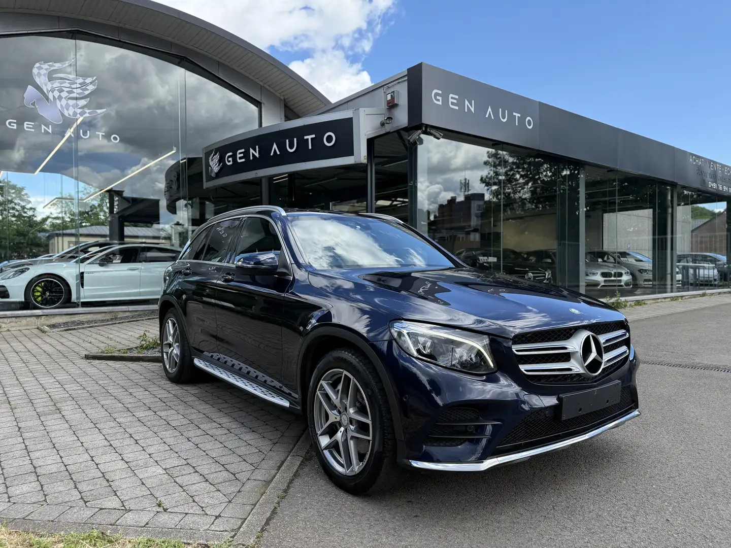 Mercedes-Benz GLC 220 d 4-Matic Pack AMG Bi-Xenon Siège Chauffant LED Blauw - 1