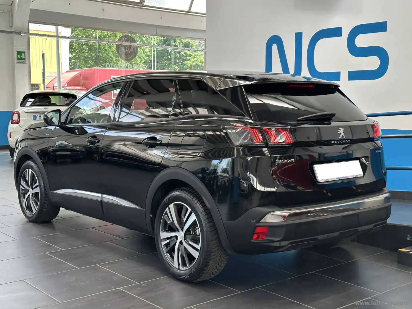 Peugeot 3008 Hybrid 225 e-EAT8 Allure Pack Nero - 2