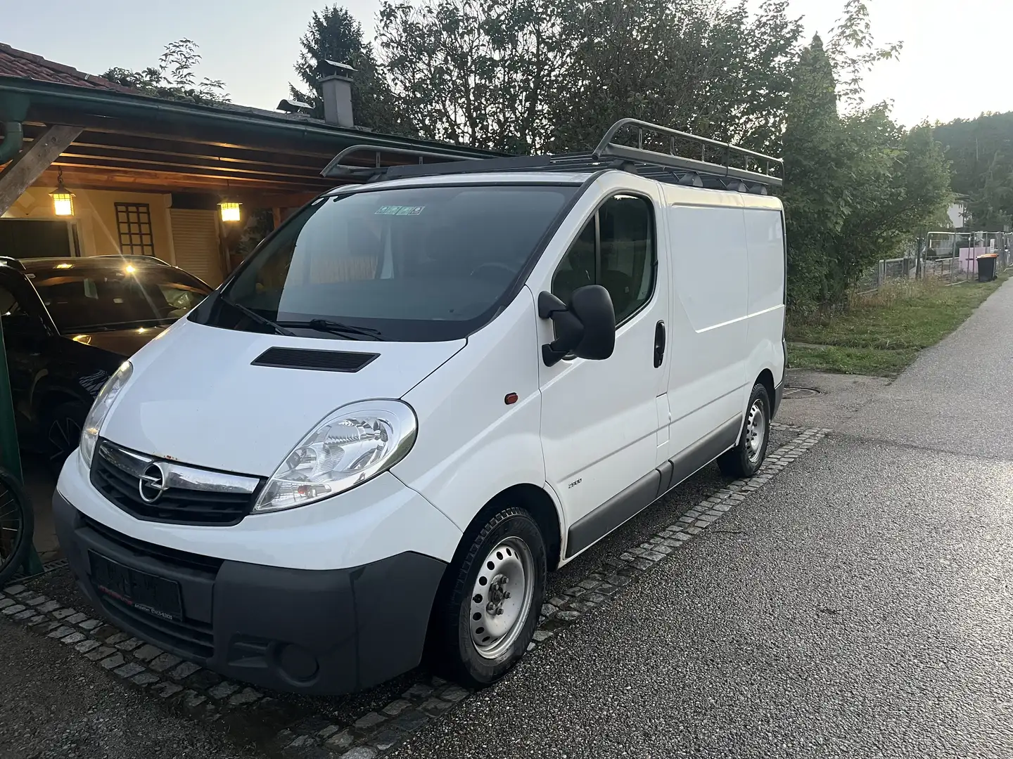Opel Vivaro L1H1 2l 2,9t Weiß - 1