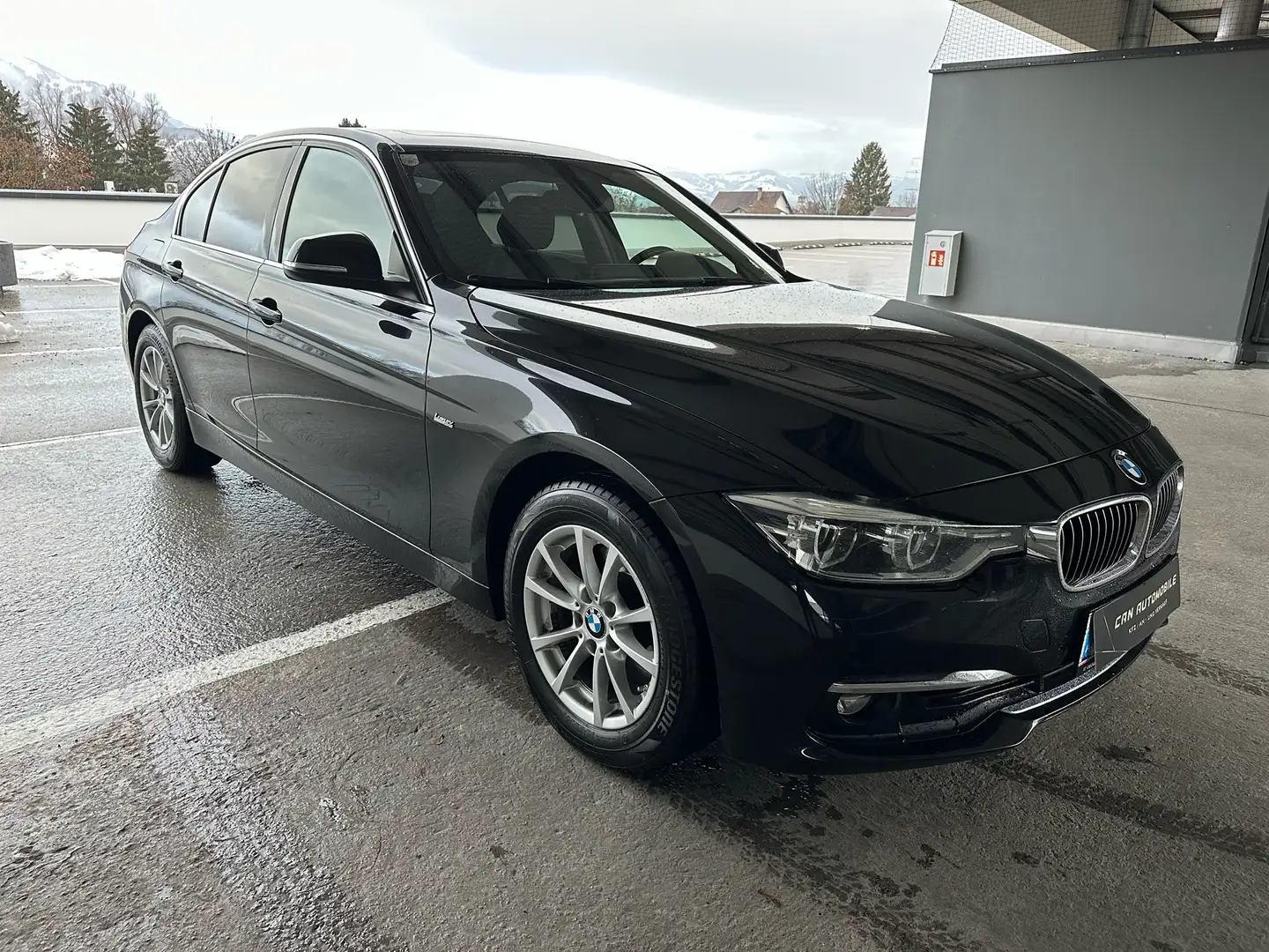 BMW 320 320d Luxury Line Schwarz - 2