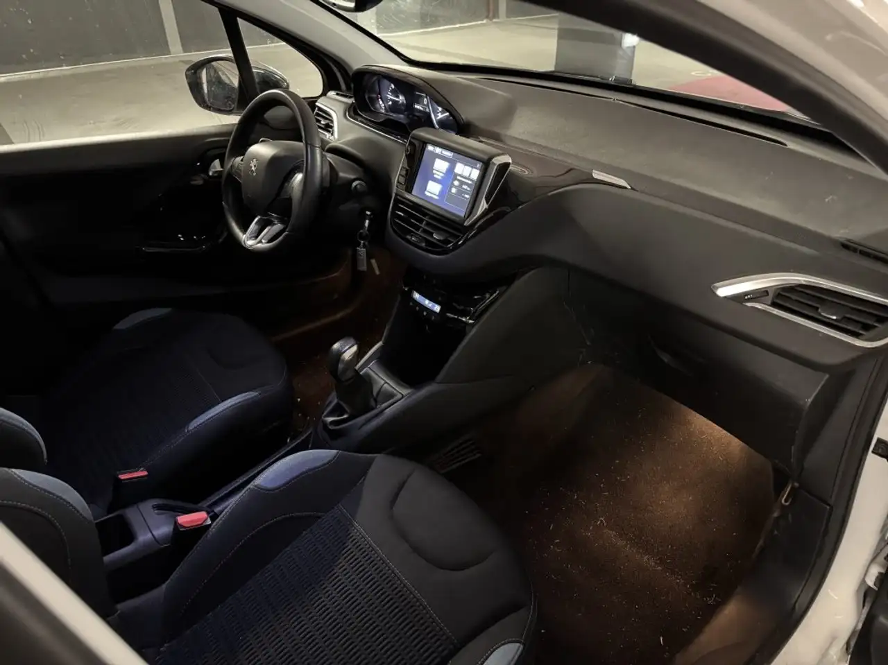 Peugeot 208 208 — photo 8