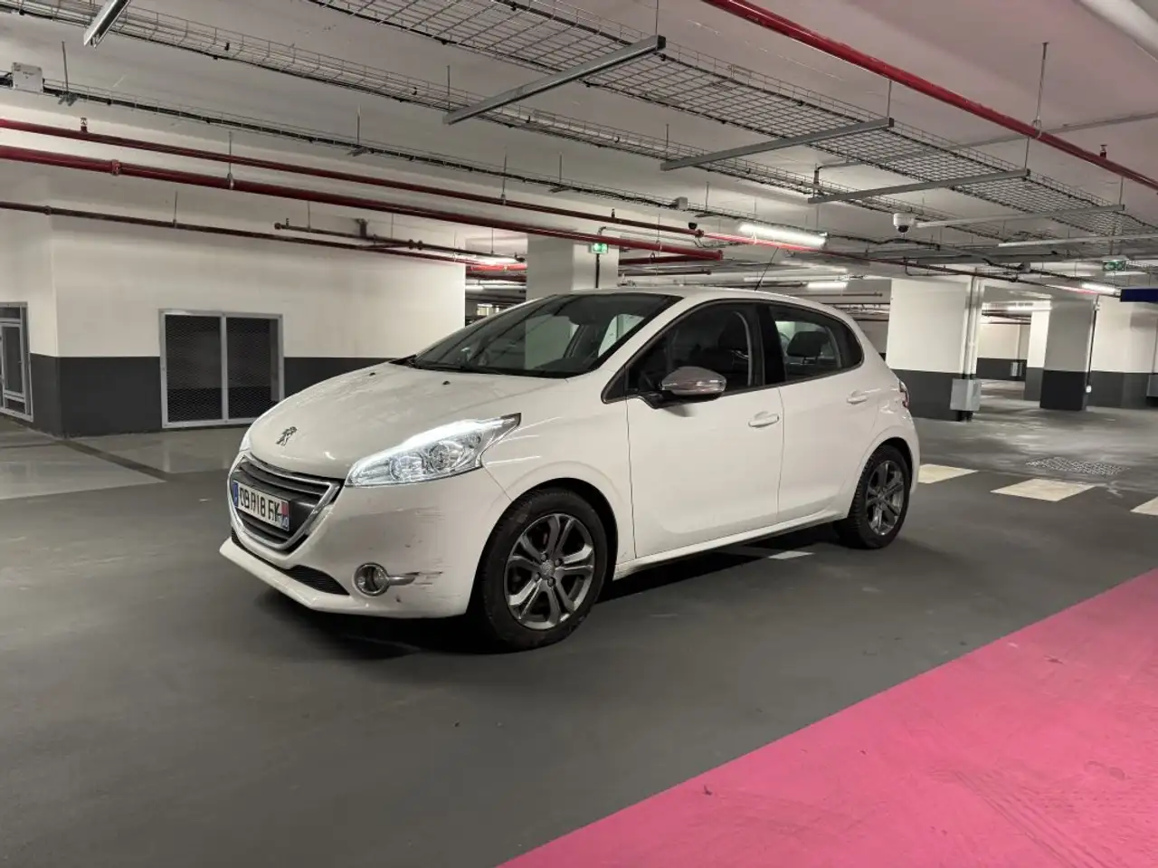 Peugeot 208 208