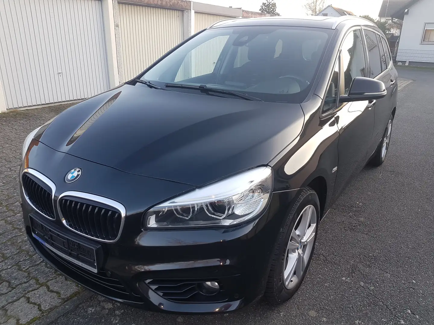 BMW 220 d Sport Line Gran Tourer LED,Navi,Panodach M-Paket Чорний - 1