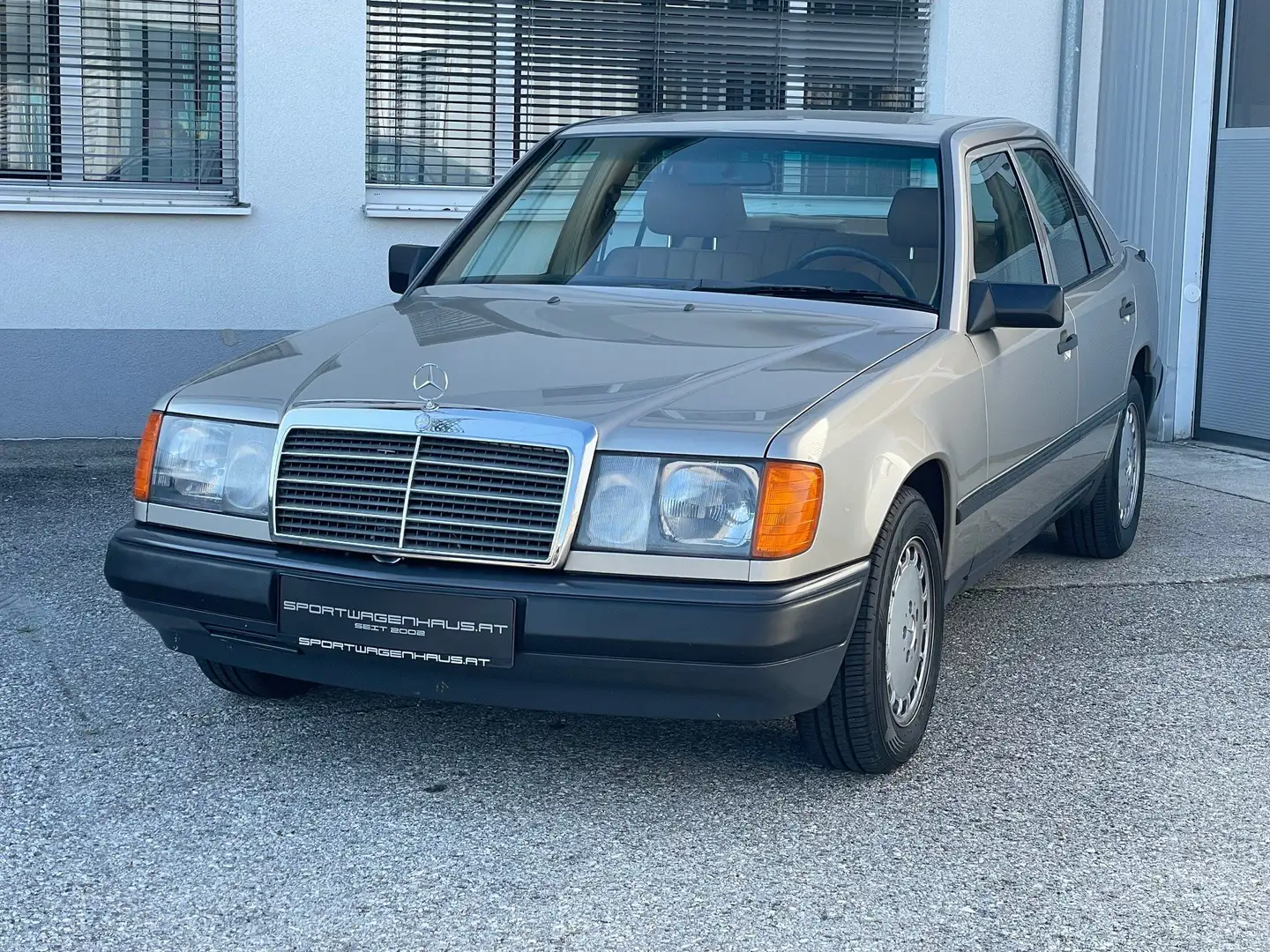 Mercedes-Benz 260 260 E Automatik*Erstbesitz*36000KM*Ö-Erstausl.* Oro - 1