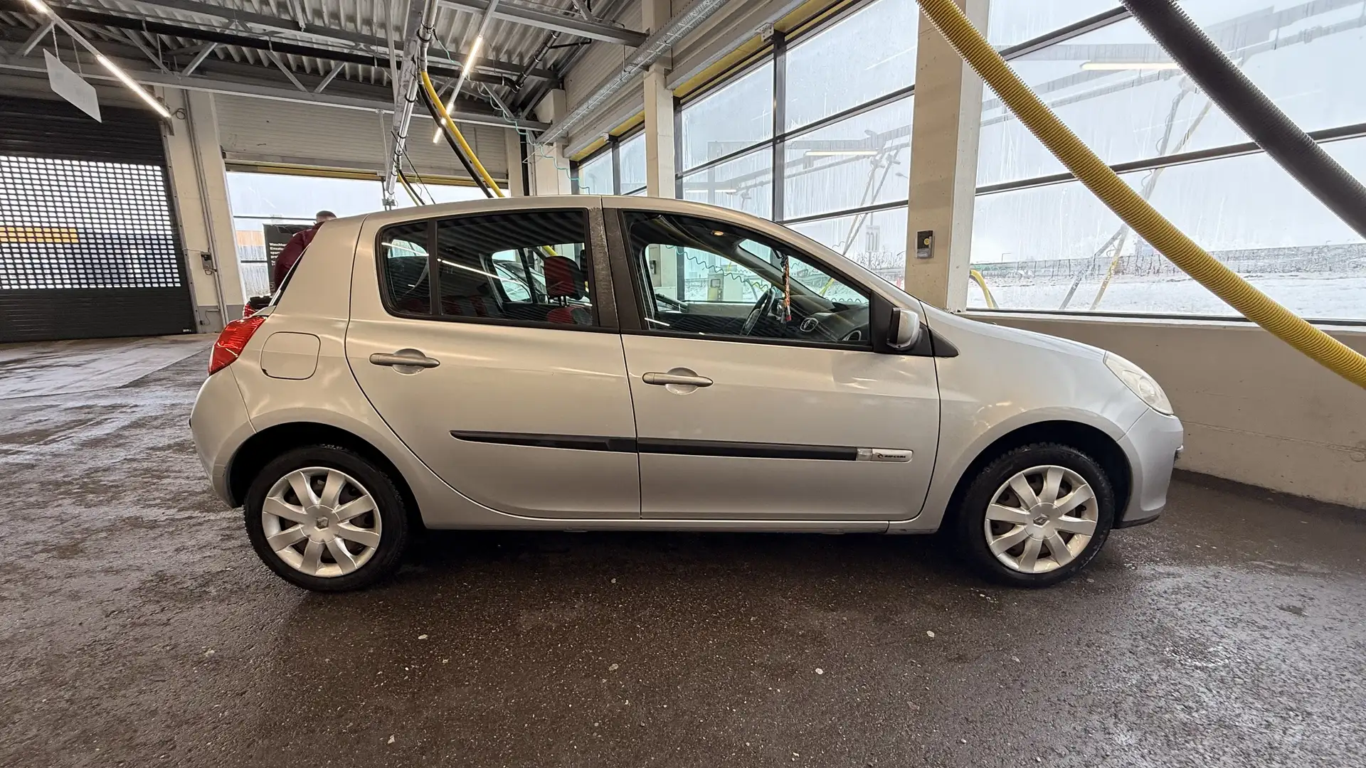Renault Clio Rip Curl 1,2 16V Silber - 1