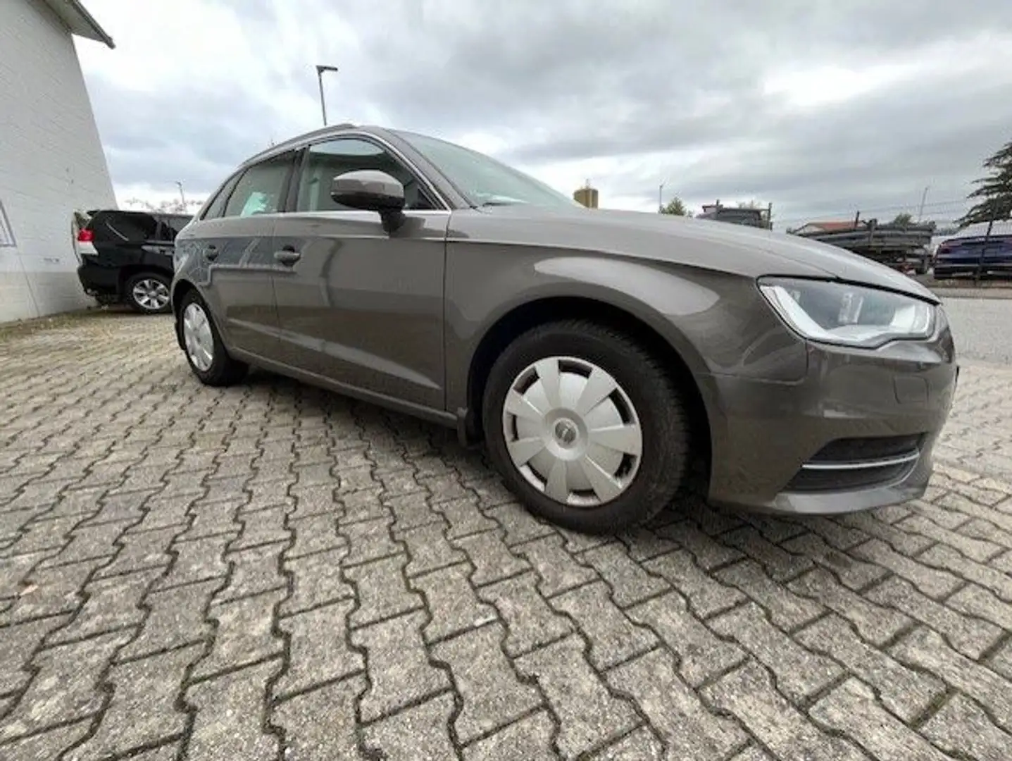 Audi A3 Sportback attraction Gris - 2
