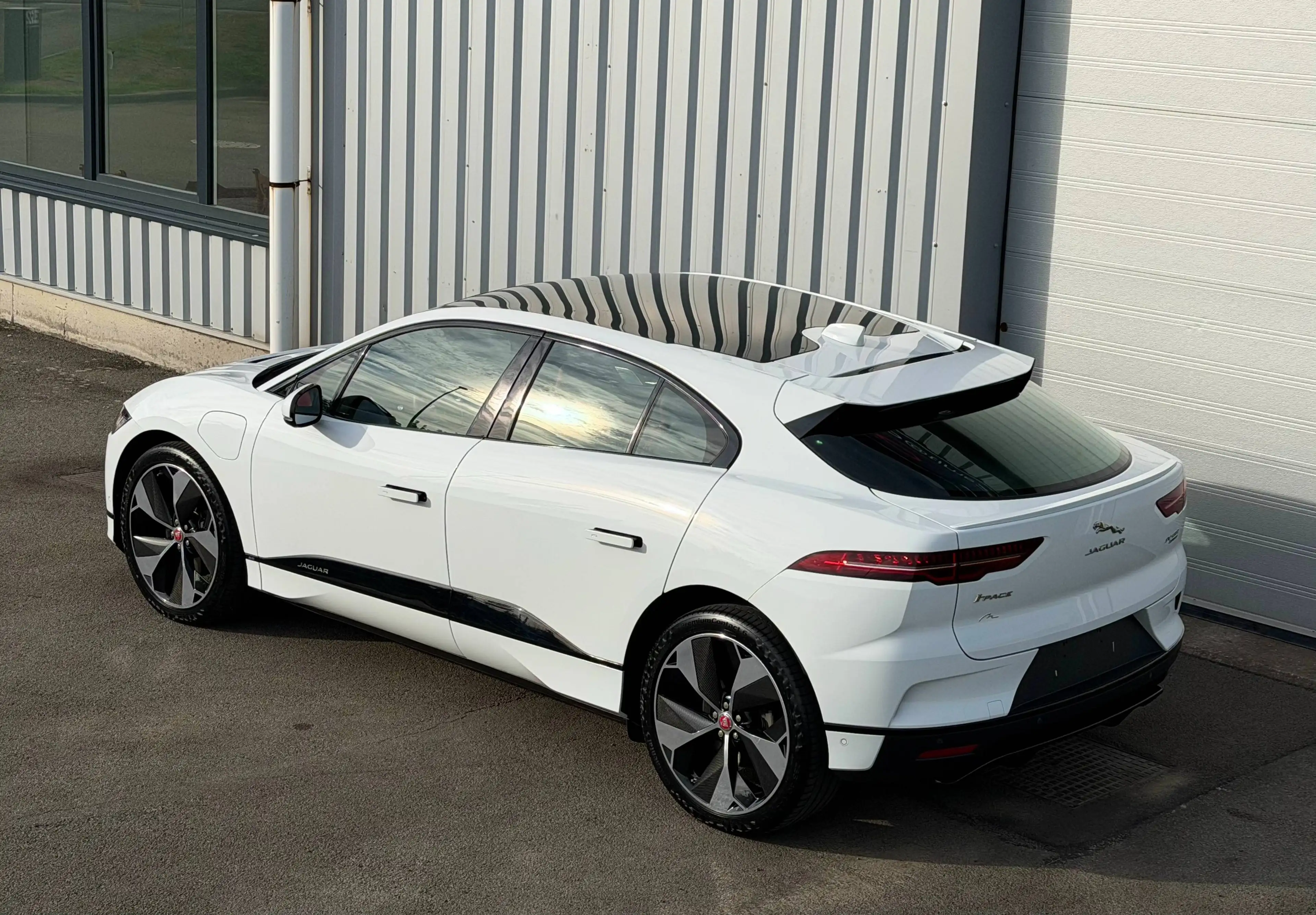 Jaguar I-Pace 90 kWh EV400 SE - 1st Owner - Full Option — photo 9