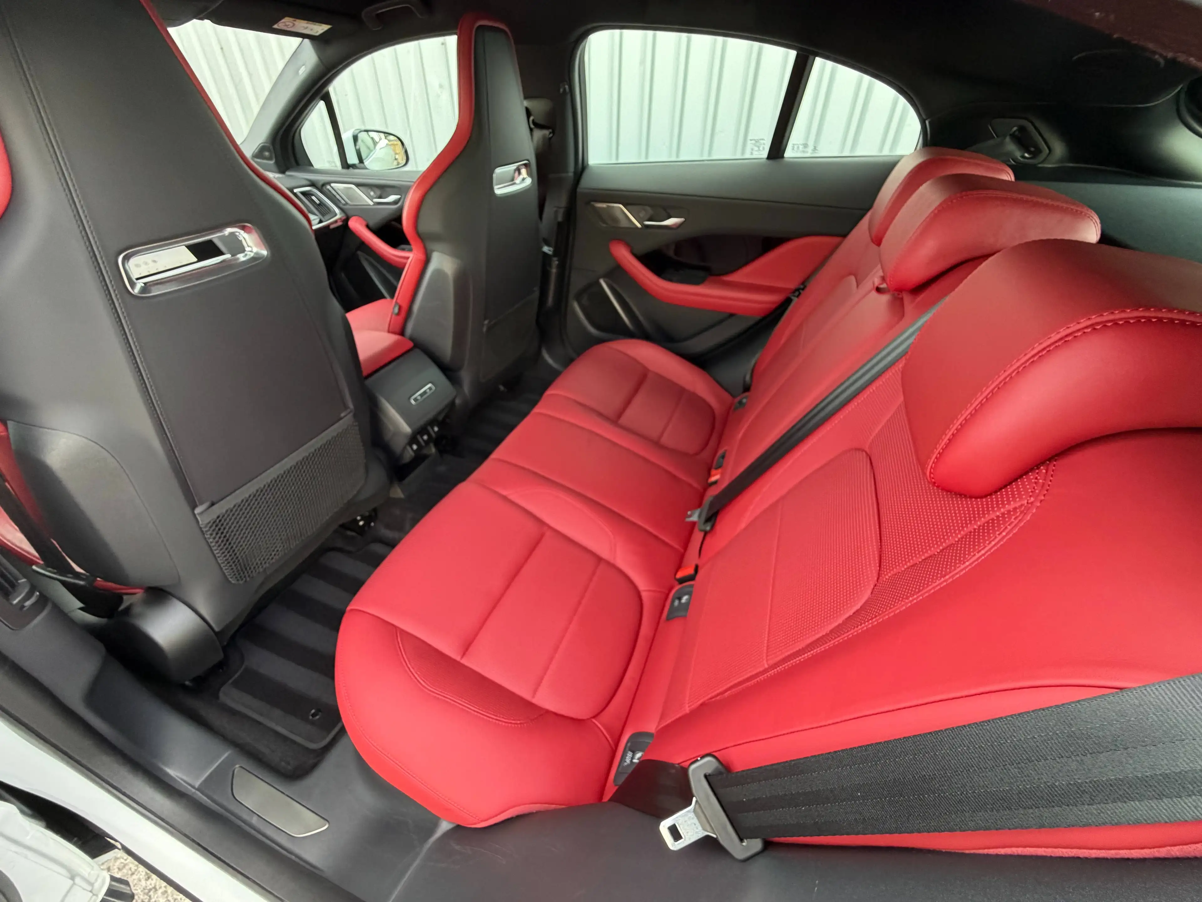 Jaguar I-Pace 90 kWh EV400 SE - 1st Owner - Full Option — photo 15