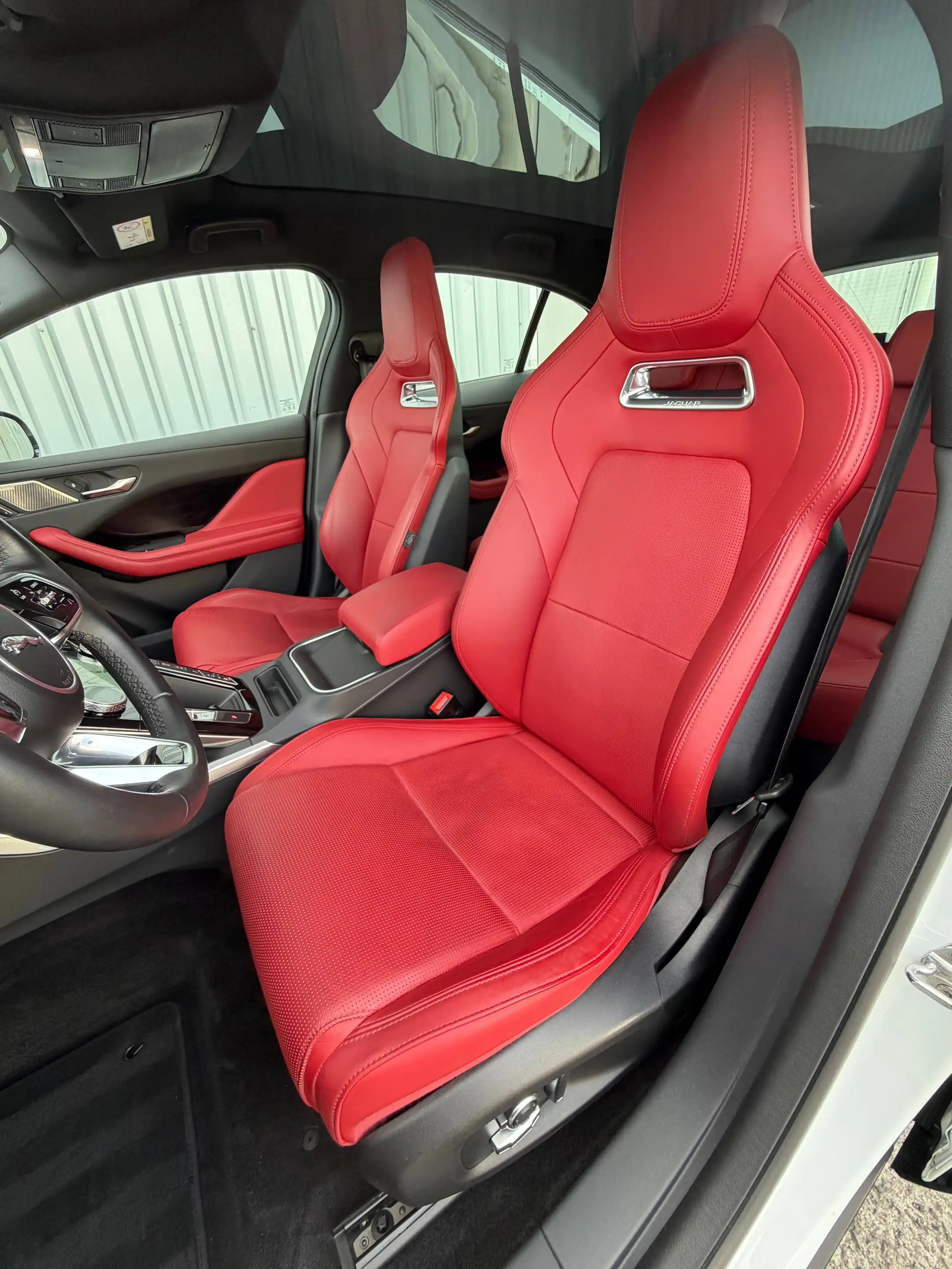Jaguar I-Pace 90 kWh EV400 SE - 1st Owner - Full Option — photo 14