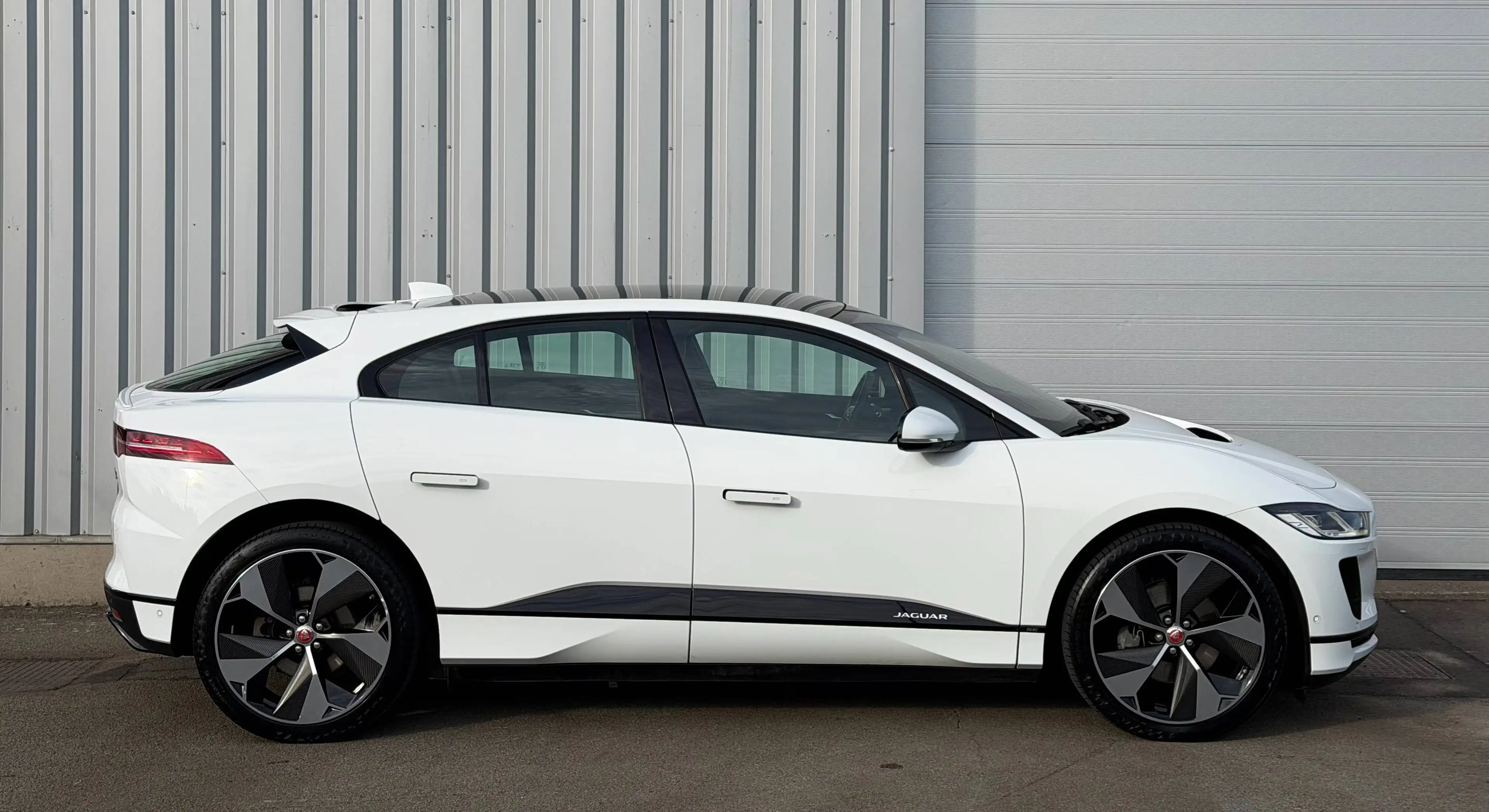Jaguar I-Pace 90 kWh EV400 SE - 1st Owner - Full Option — photo 2