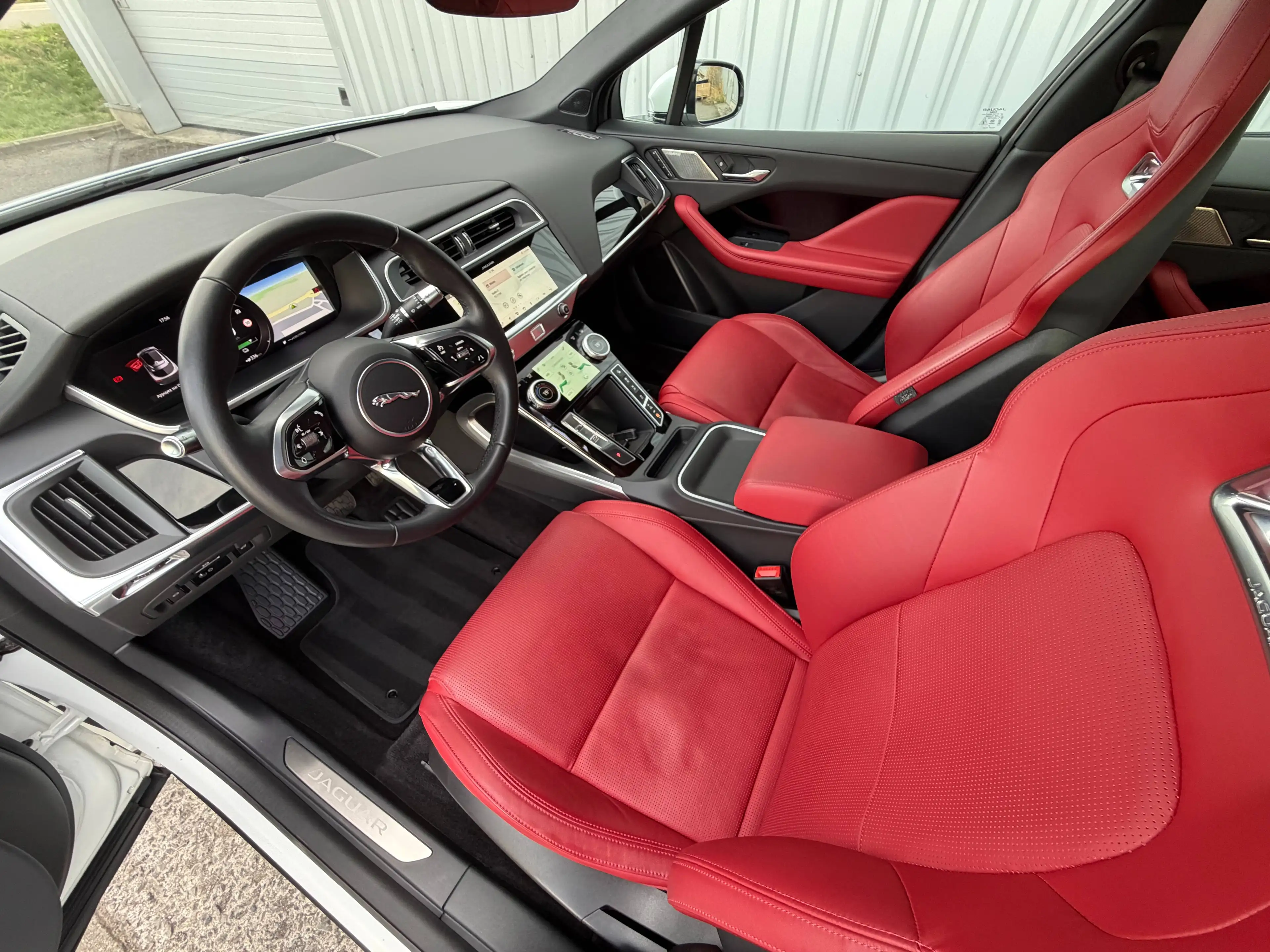 Jaguar I-Pace 90 kWh EV400 SE - 1st Owner - Full Option — photo 11