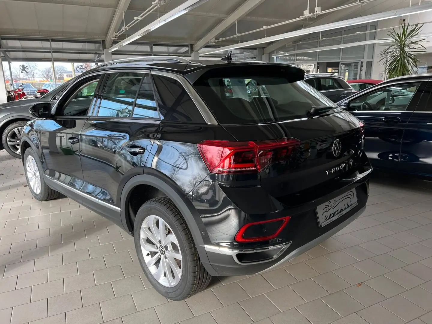 Volkswagen T-Roc Style 2,0TDI DSG LED ACC Schwarz - 2
