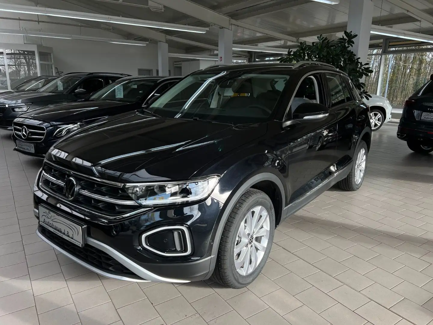 Volkswagen T-Roc Style 2,0TDI DSG LED ACC Schwarz - 1