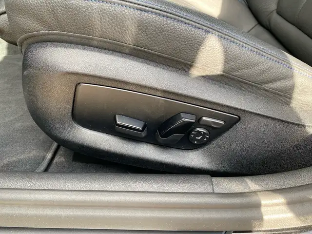 BMW 5 Series view 13