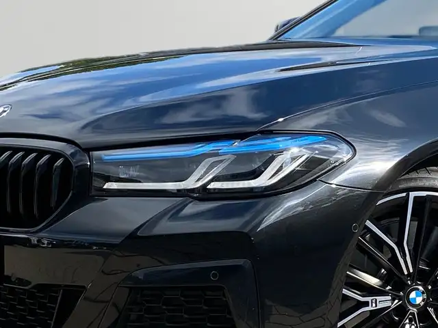 BMW 5 Series view 5